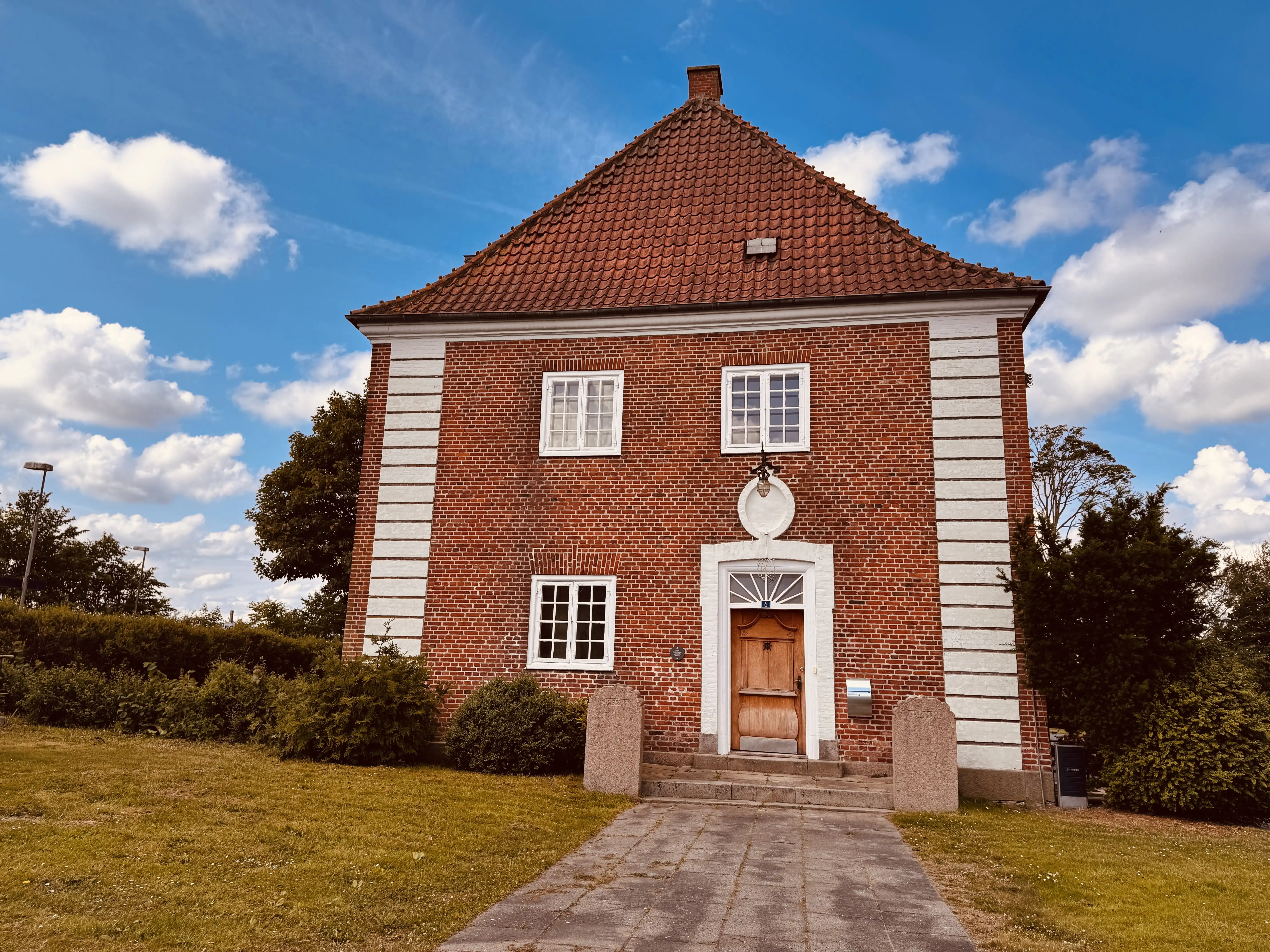 Billede af det tidligere posthus ved Sindal Station.