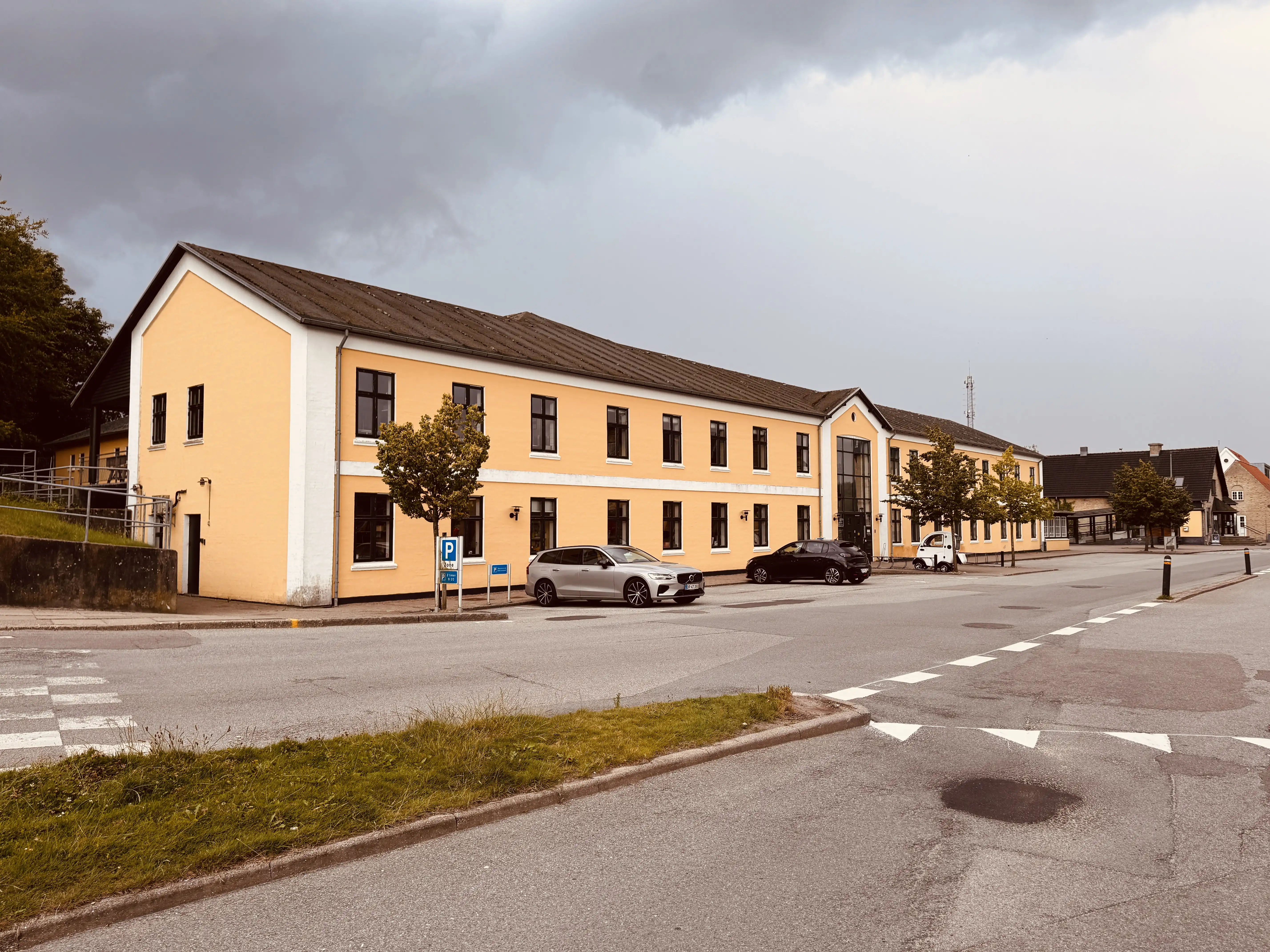 Billede af Skørping gamle Kro, som lå over for Skørping Station. Kroen lukkede i 1997 og blev til kulturhuset Skørping KulturStation. Billede af Skørping gamle Kro, som lå over for Skørping Station. Kroen lukkede i 1997 og blev til kulturhuset Skørping KulturStation.