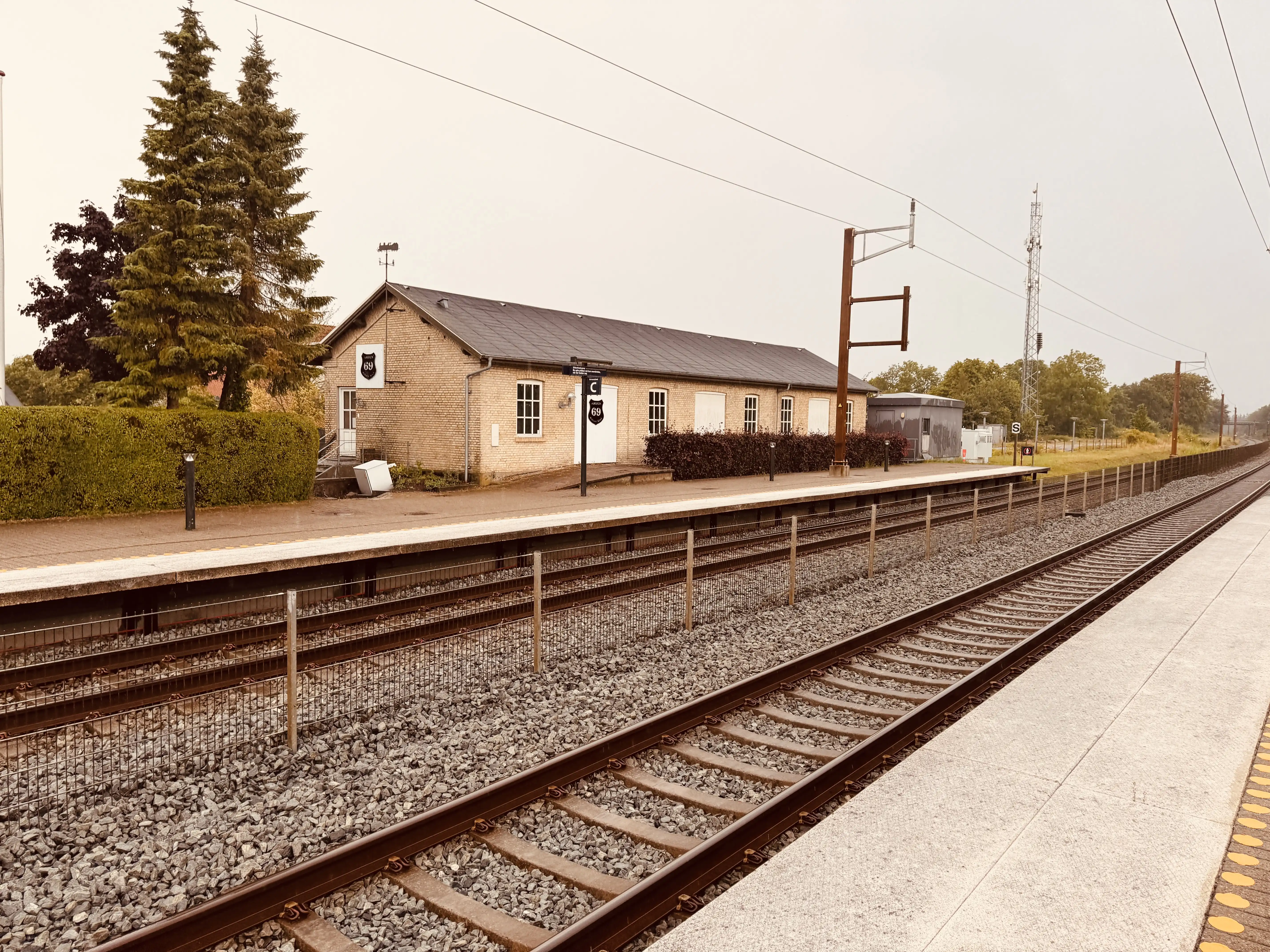 Billede af Arden Stations varehus.