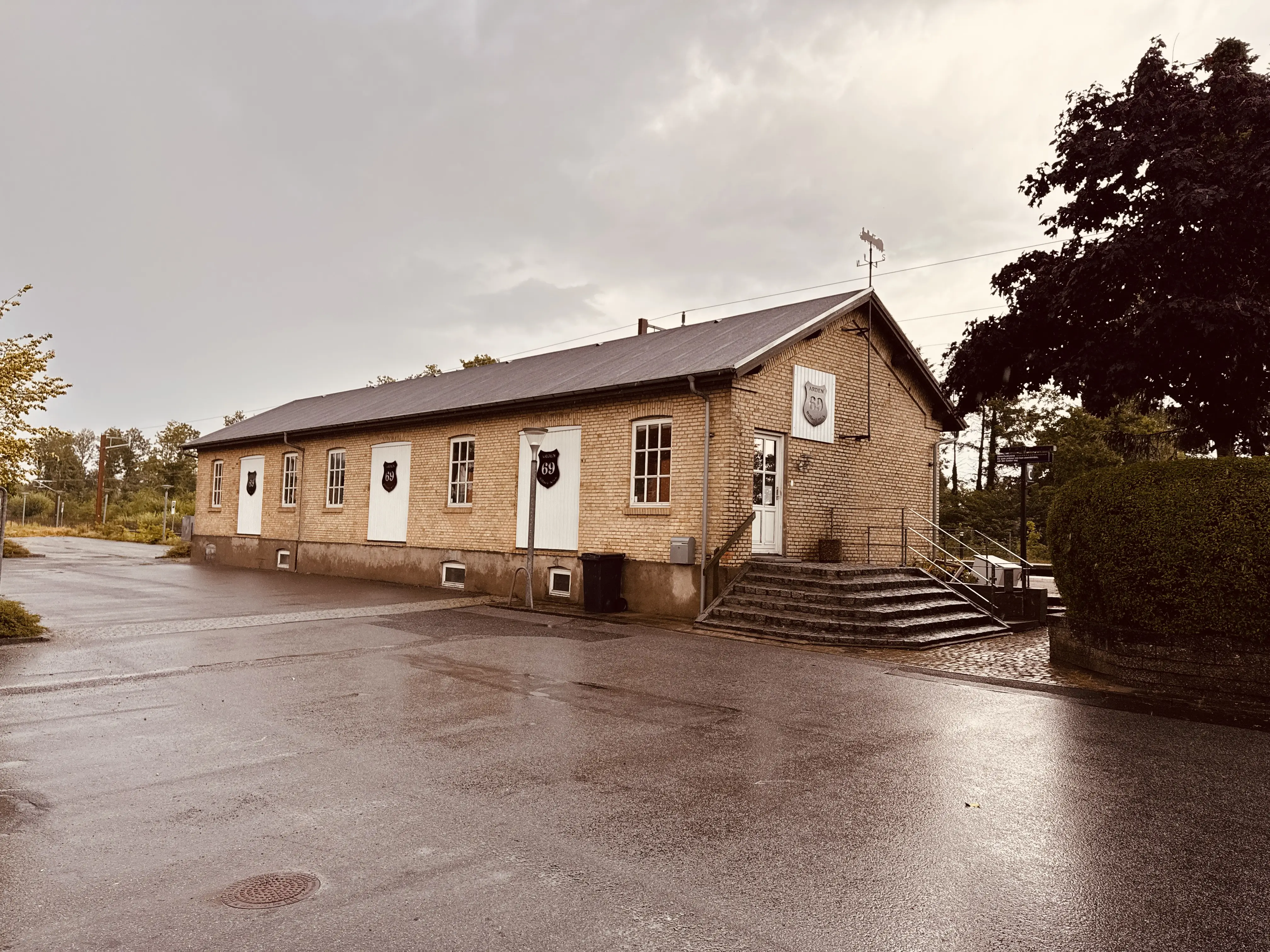 Billede af Arden Stations varehus.