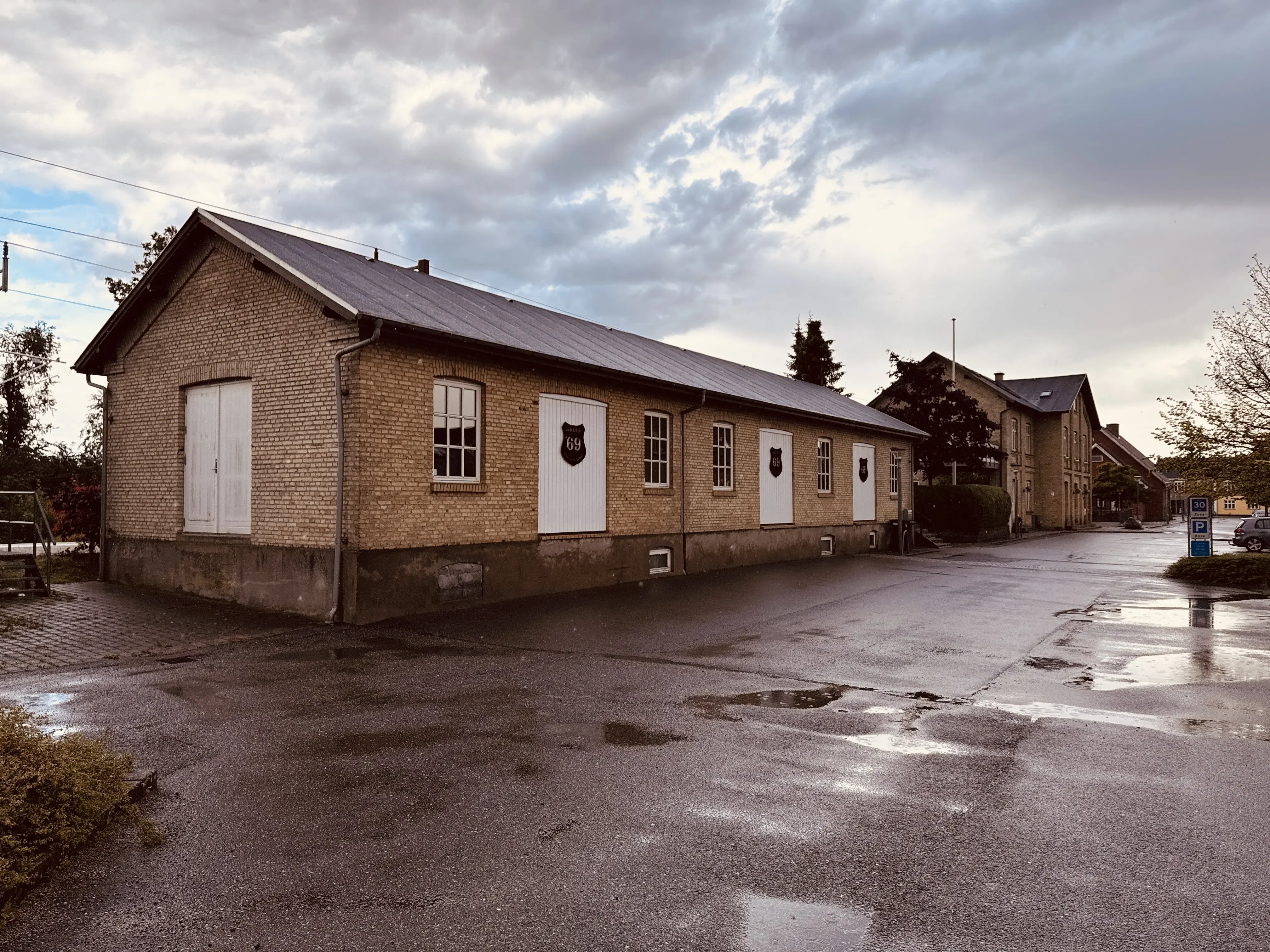 Billede af Arden Stations varehus.