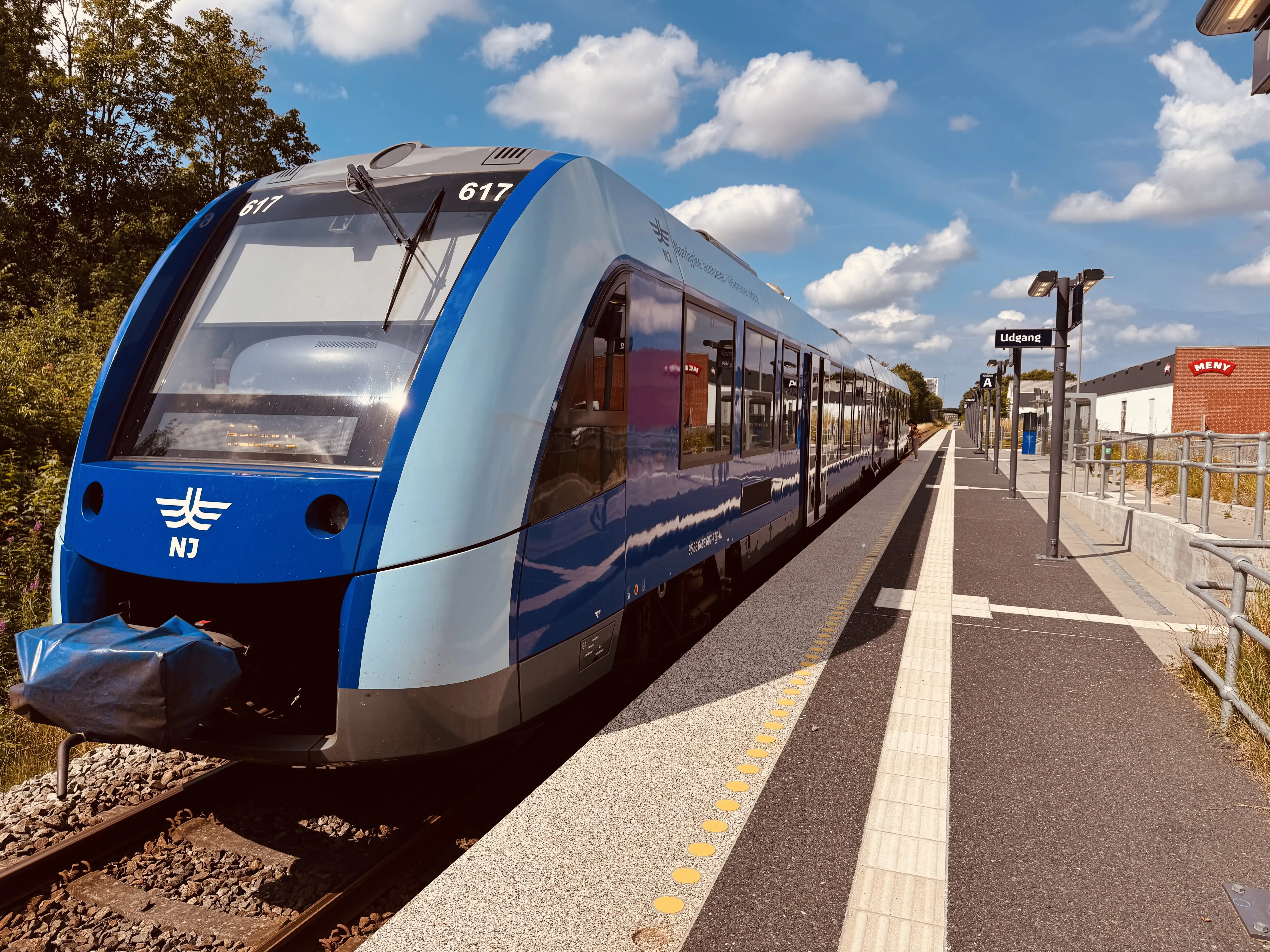 Billede af NJJ LM 617 fotograferet ud for Hjørring Øst Trinbræt.