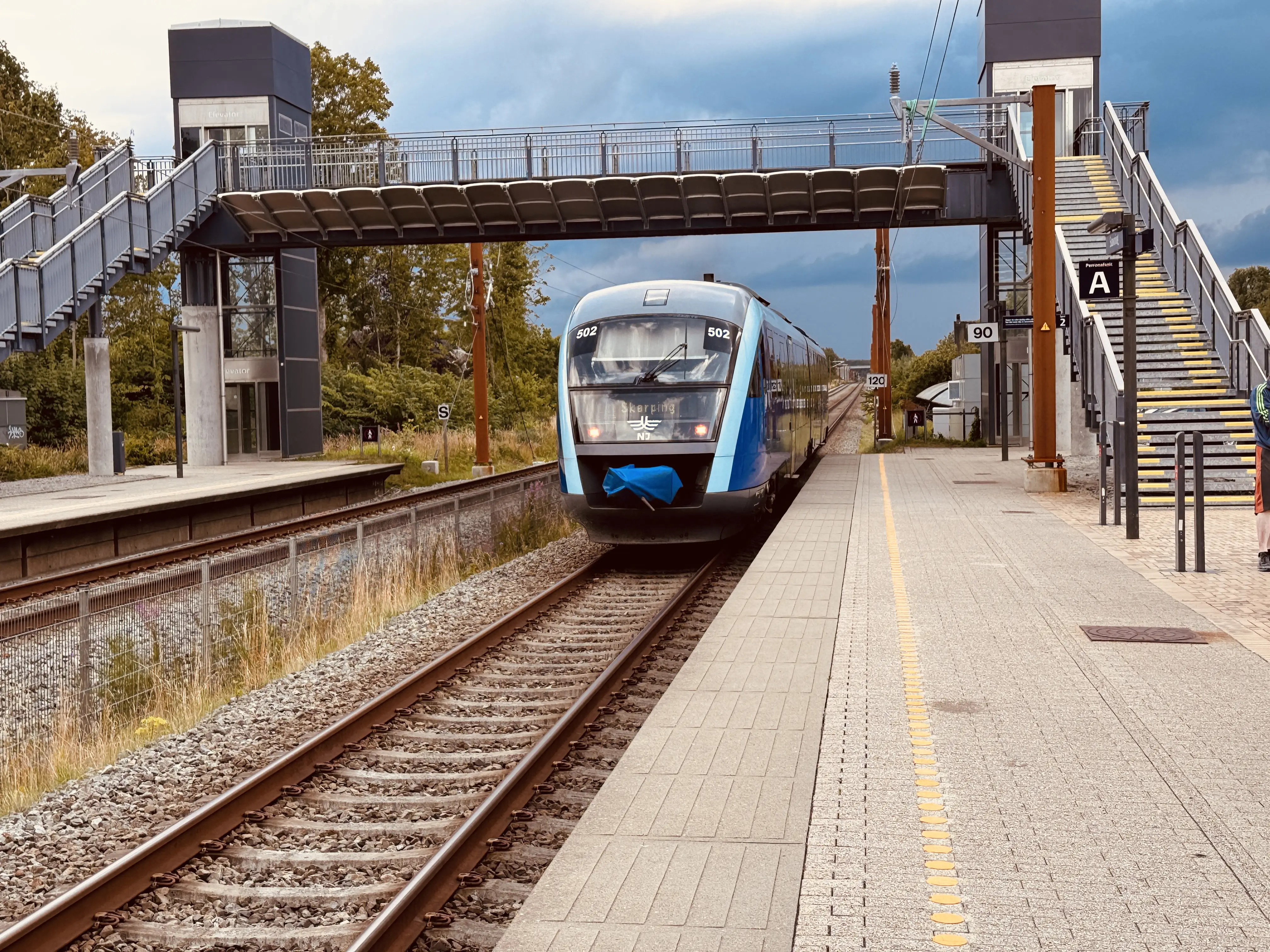 Billede af NJJ DM 502 fotograferet ud for Støvring Trinbræt.