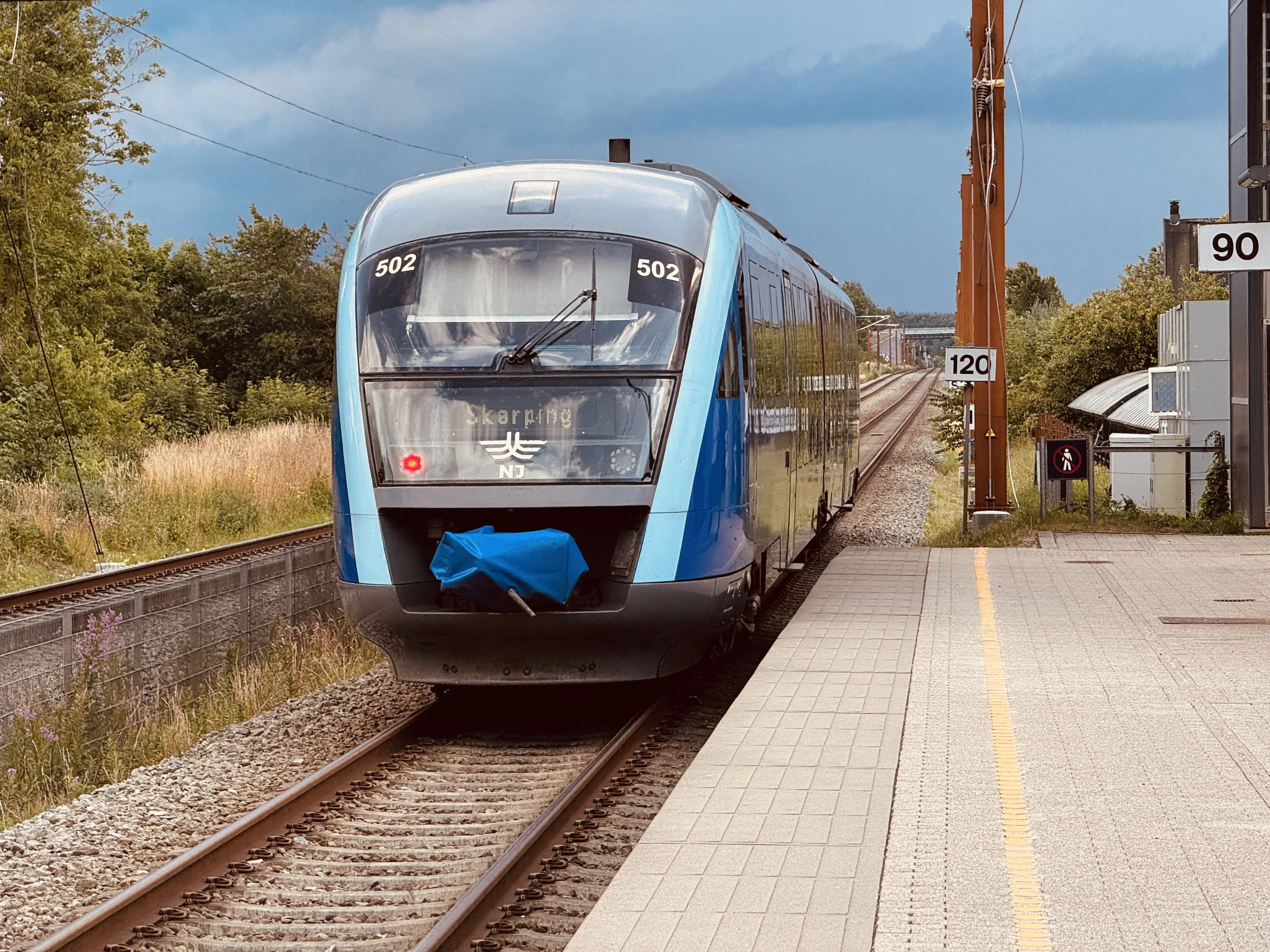 Billede af NJJ DM 502 fotograferet ud for Støvring Trinbræt.