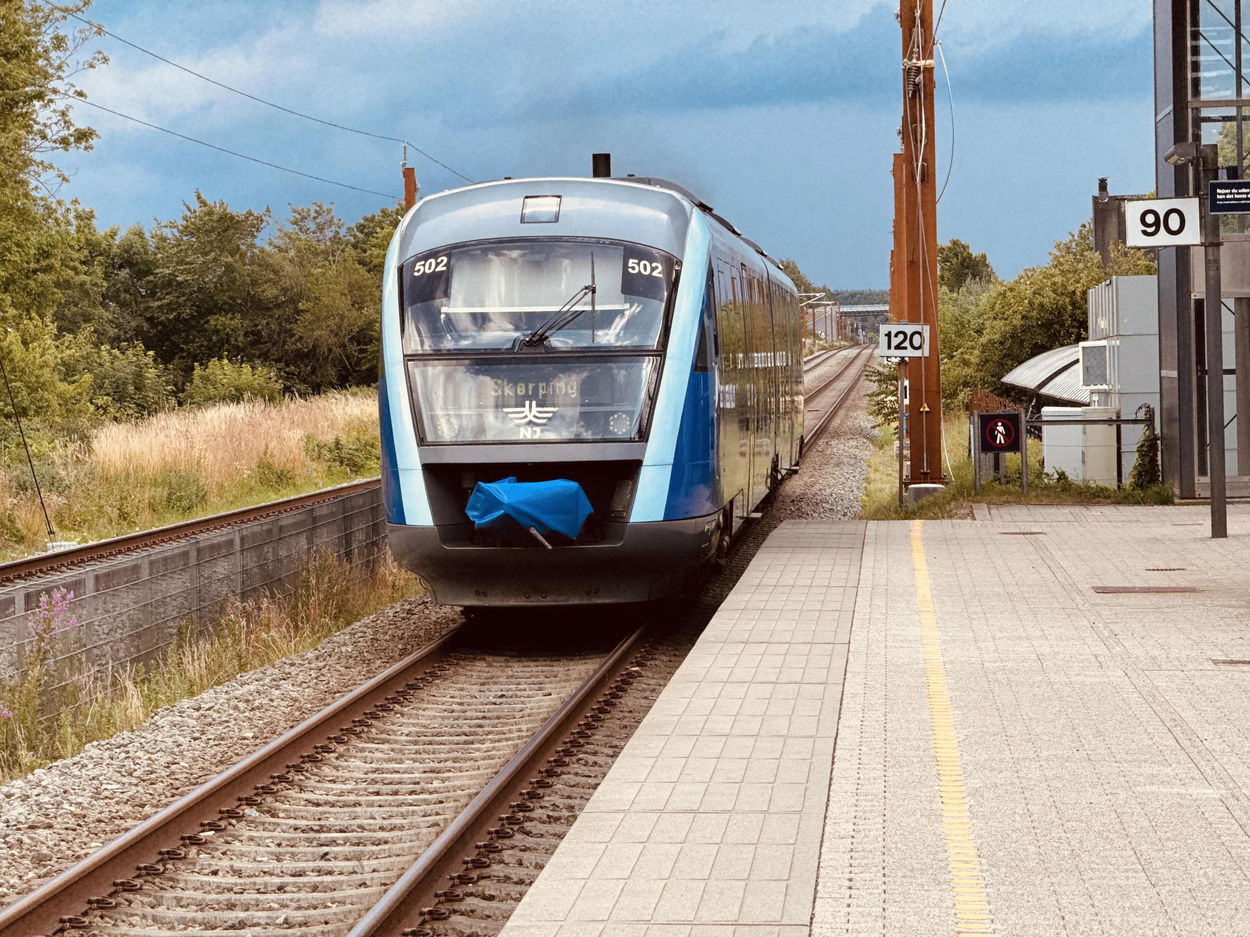 Billede af NJJ DM 502 fotograferet ud for Støvring Trinbræt.