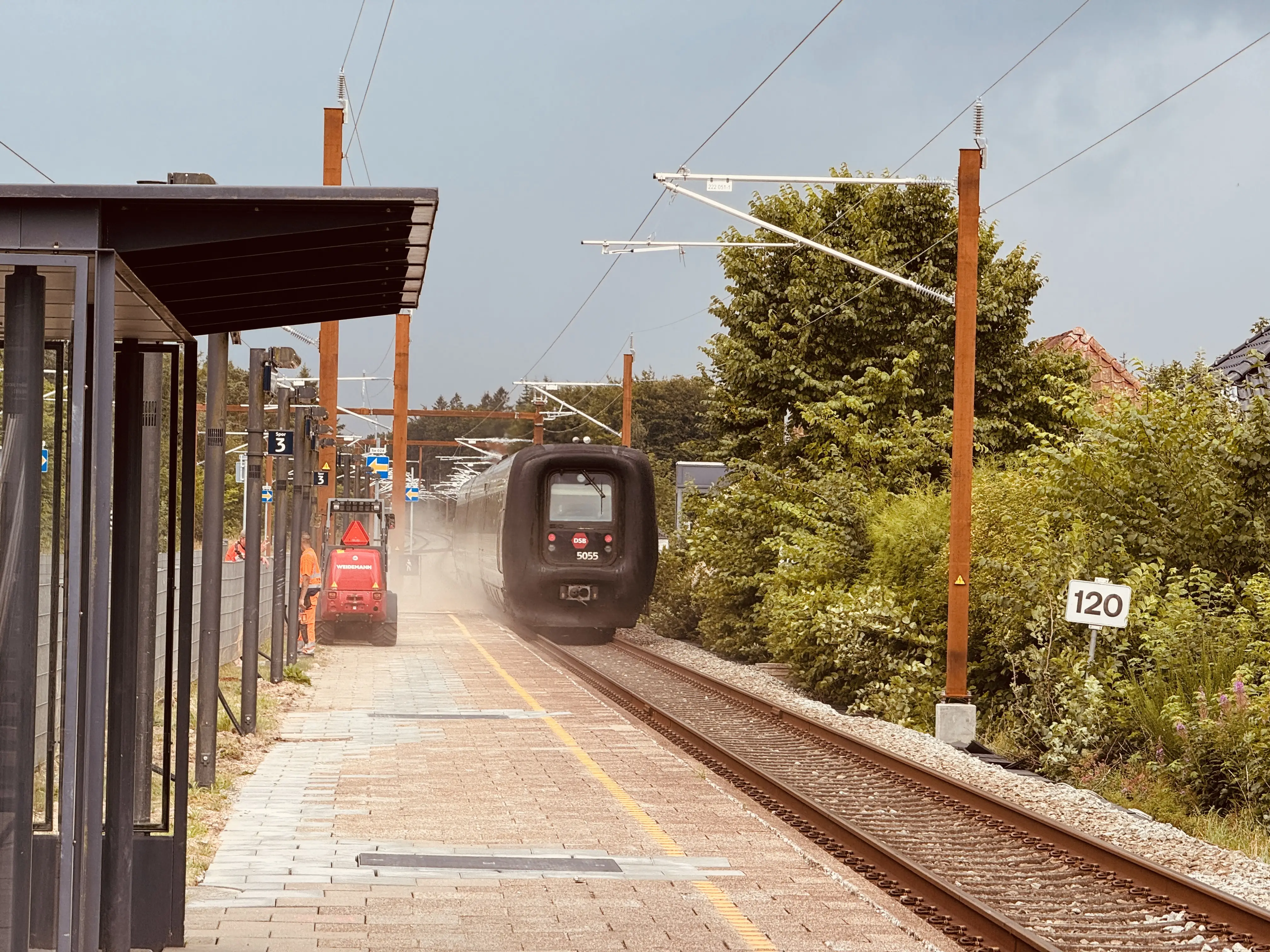 Billede af DSB MF 5055 fotograferet ud for Skørping Station. Billede af DSB MF 5055 fotograferet ud for Skørping Station.