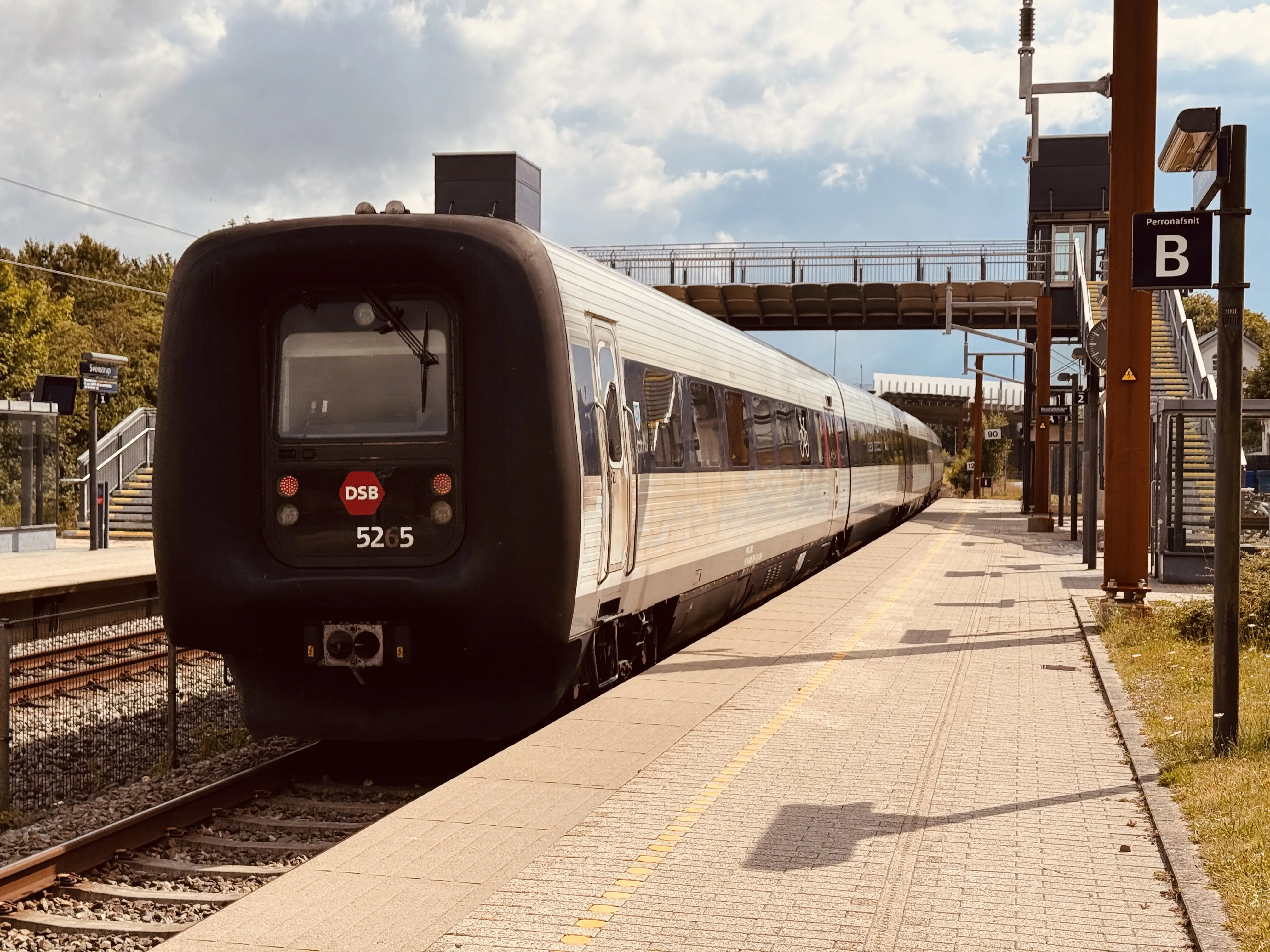 Billede af DSB MF 5065 fotograferet ud for Svenstrup (Jylland) Trinbræt.