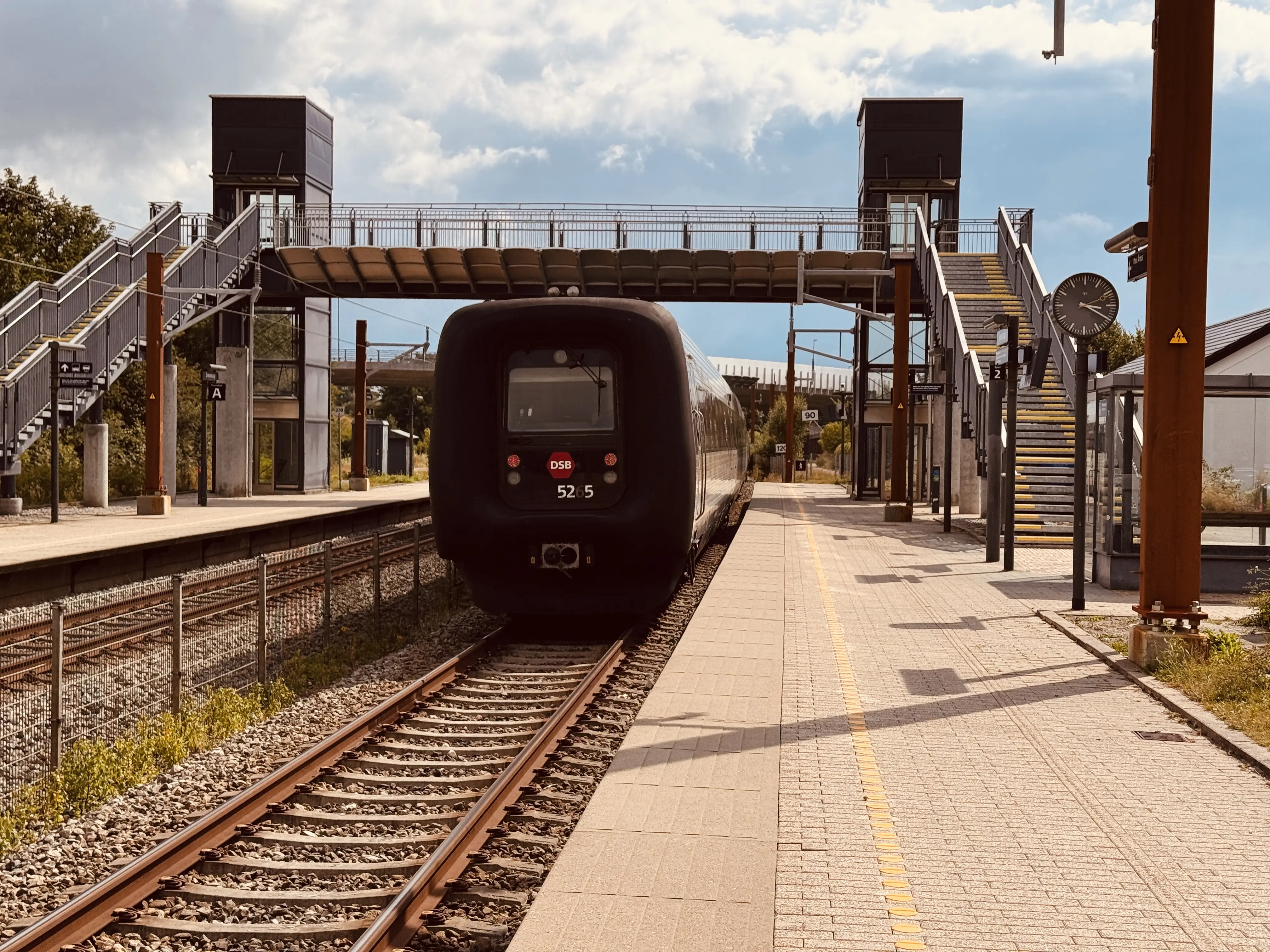 Billede af DSB MF 5065 fotograferet ud for Svenstrup (Jylland) Trinbræt.