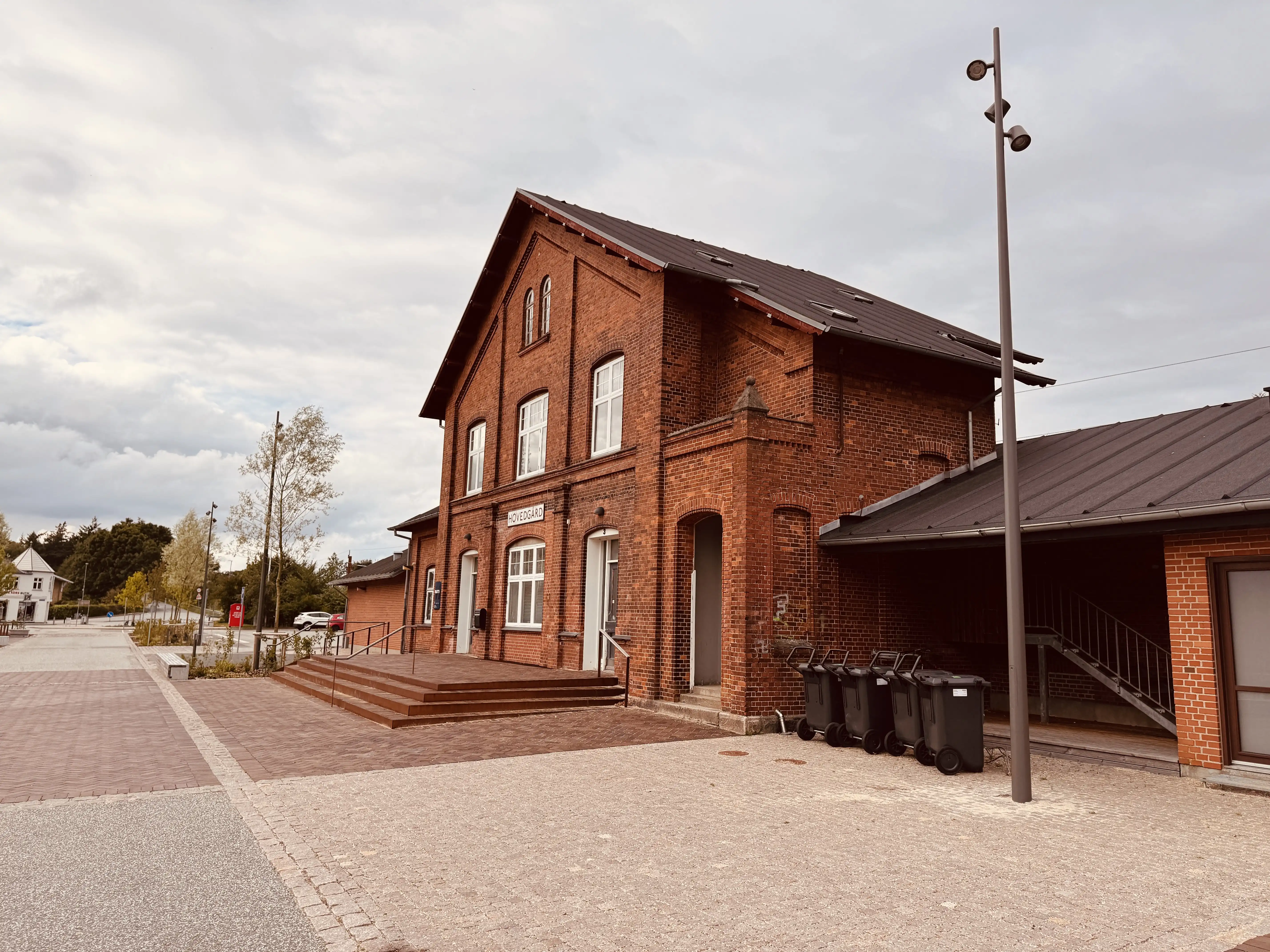 Billede af Hovedgård Station. Billede af Hovedgård Station.