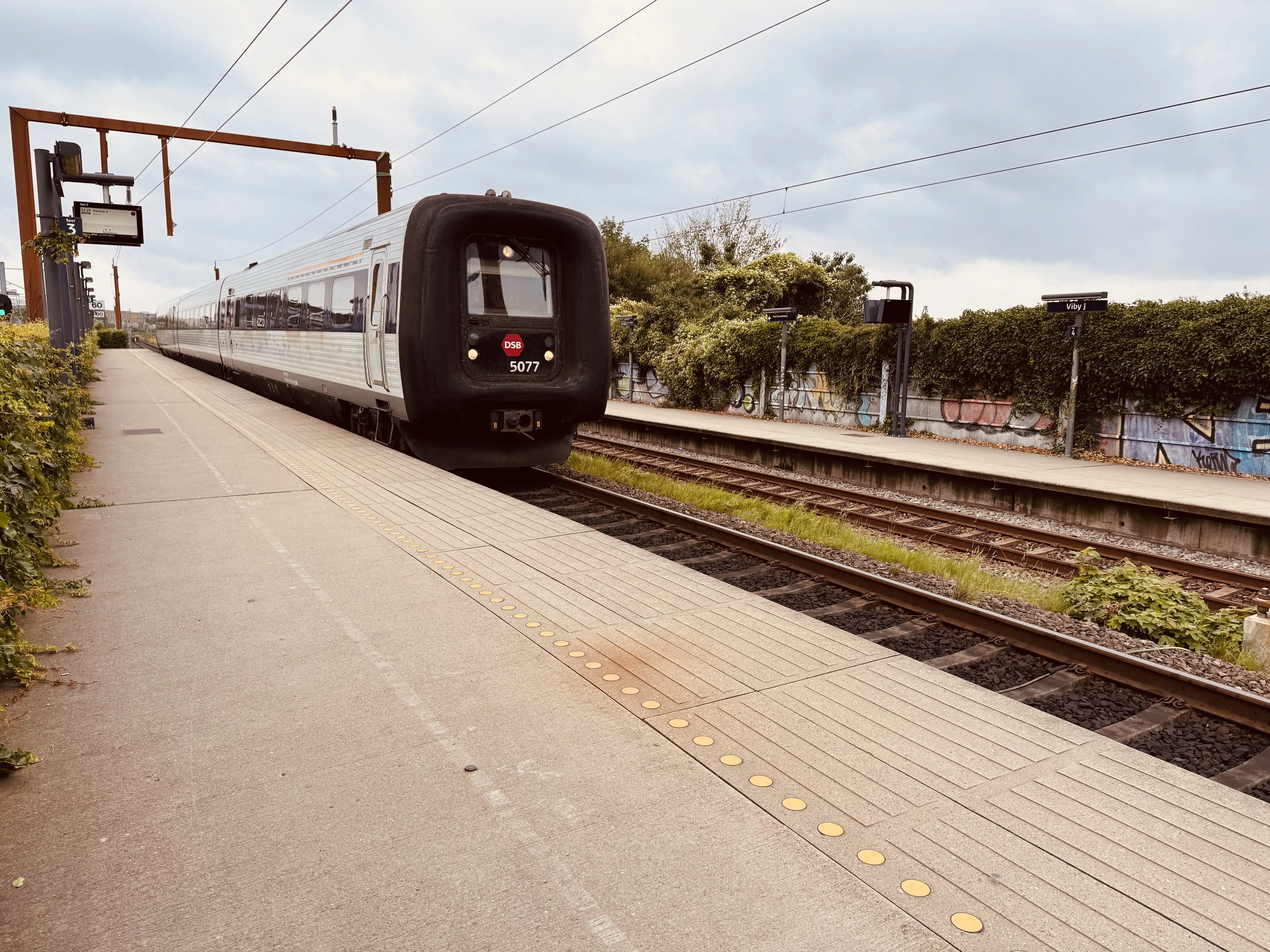 Billede af DSB MF 5077 fotograferet ud for Viby Jylland Trinbræt.