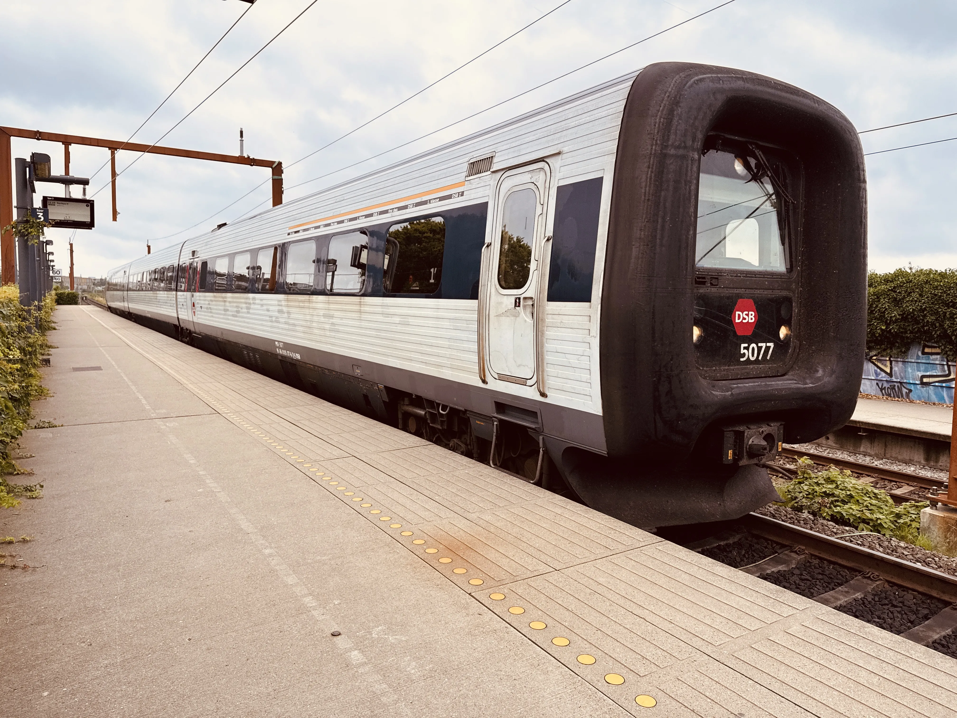 Billede af DSB MF 5077 fotograferet ud for Viby Jylland Trinbræt.