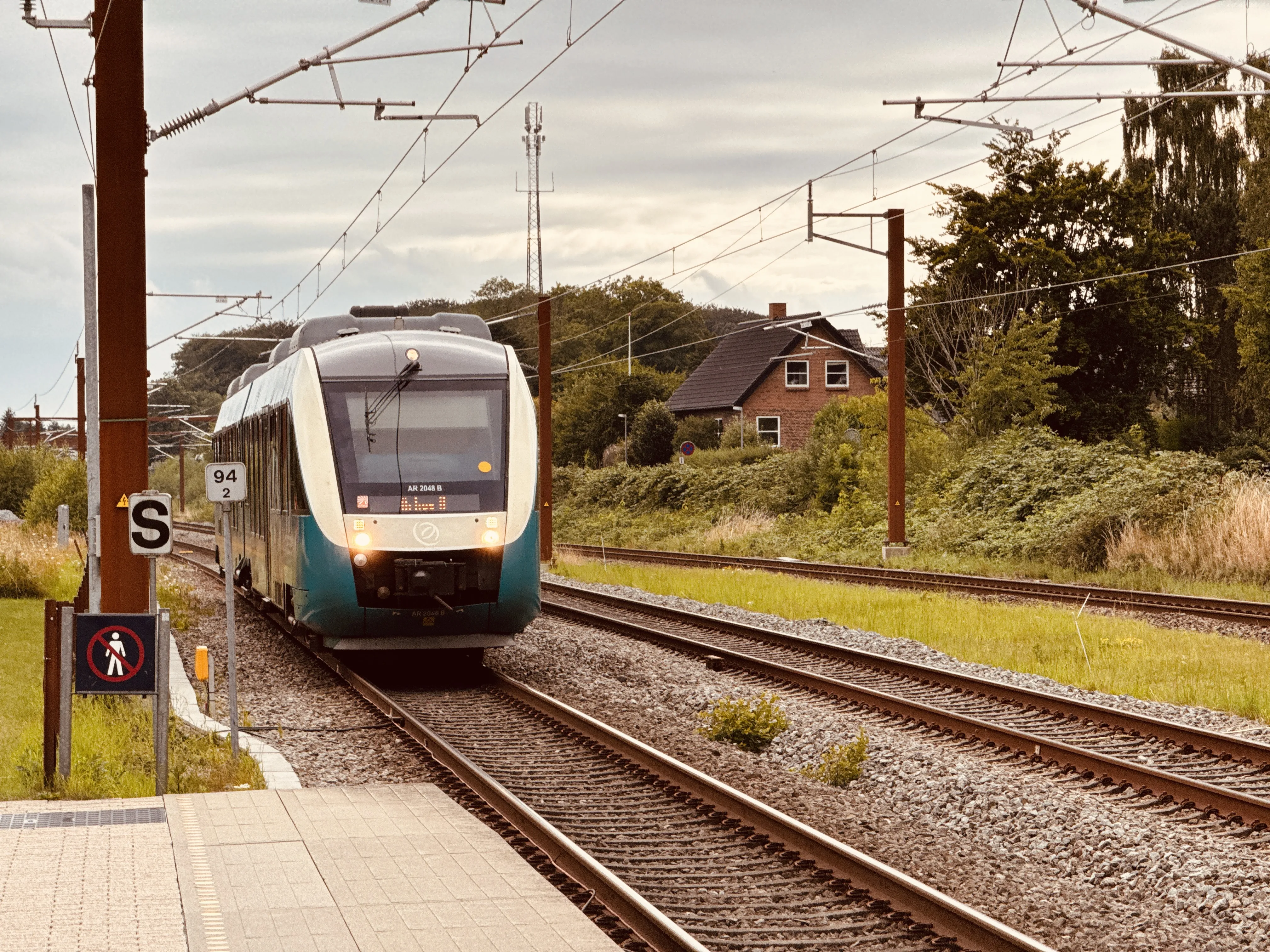 Billede af GoCollective AR 2048, tidligere ARRIVA AR 2048 fotograferet ud for Hørning Trinbræt. Billede af GoCollective AR 2048, tidligere ARRIVA AR 2048 fotograferet ud for Hørning Trinbræt.