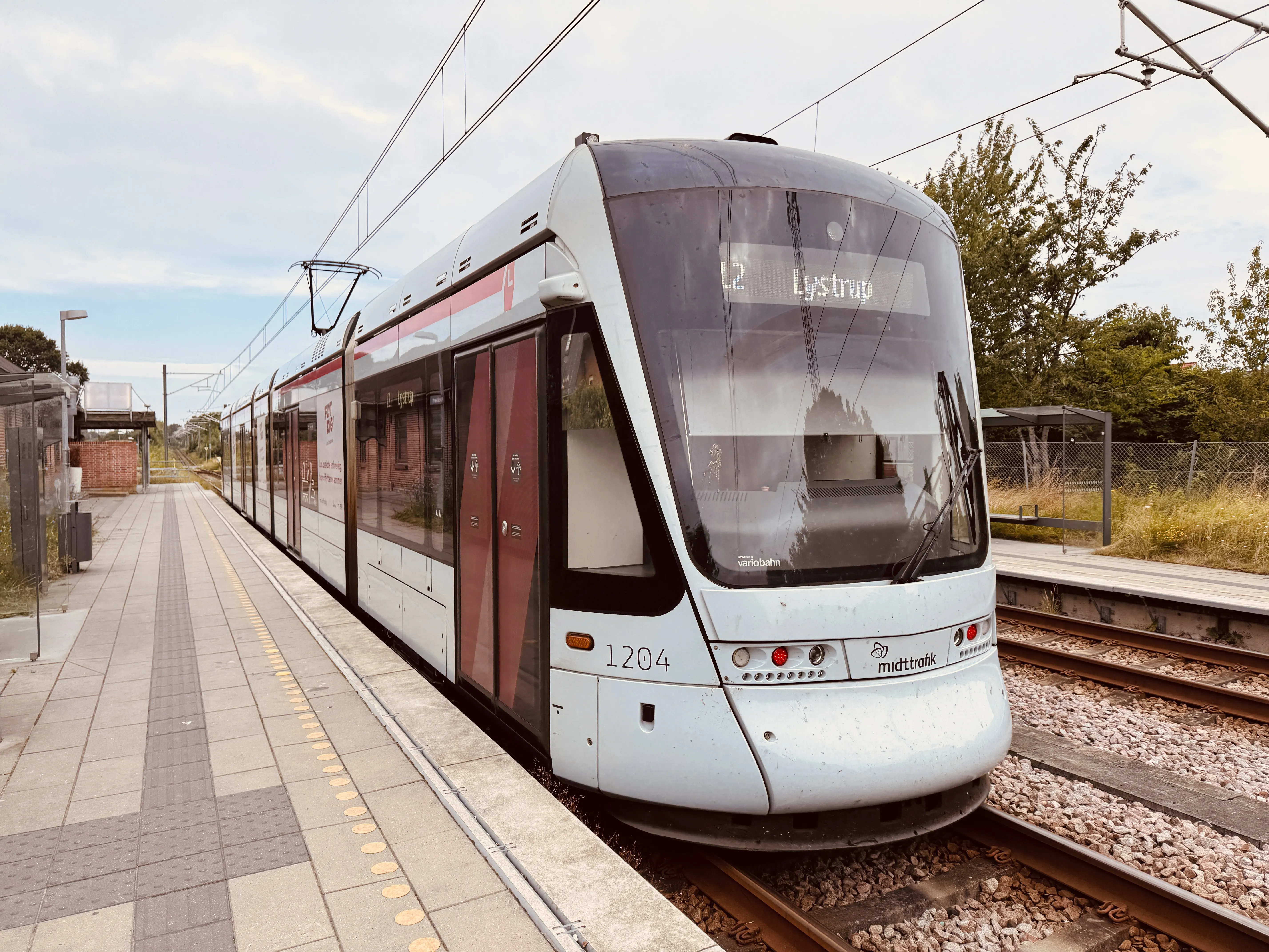 Billede af Aarhus Letbane togsæt 1104 fotograferet ud for Mårslet Letbanestation.