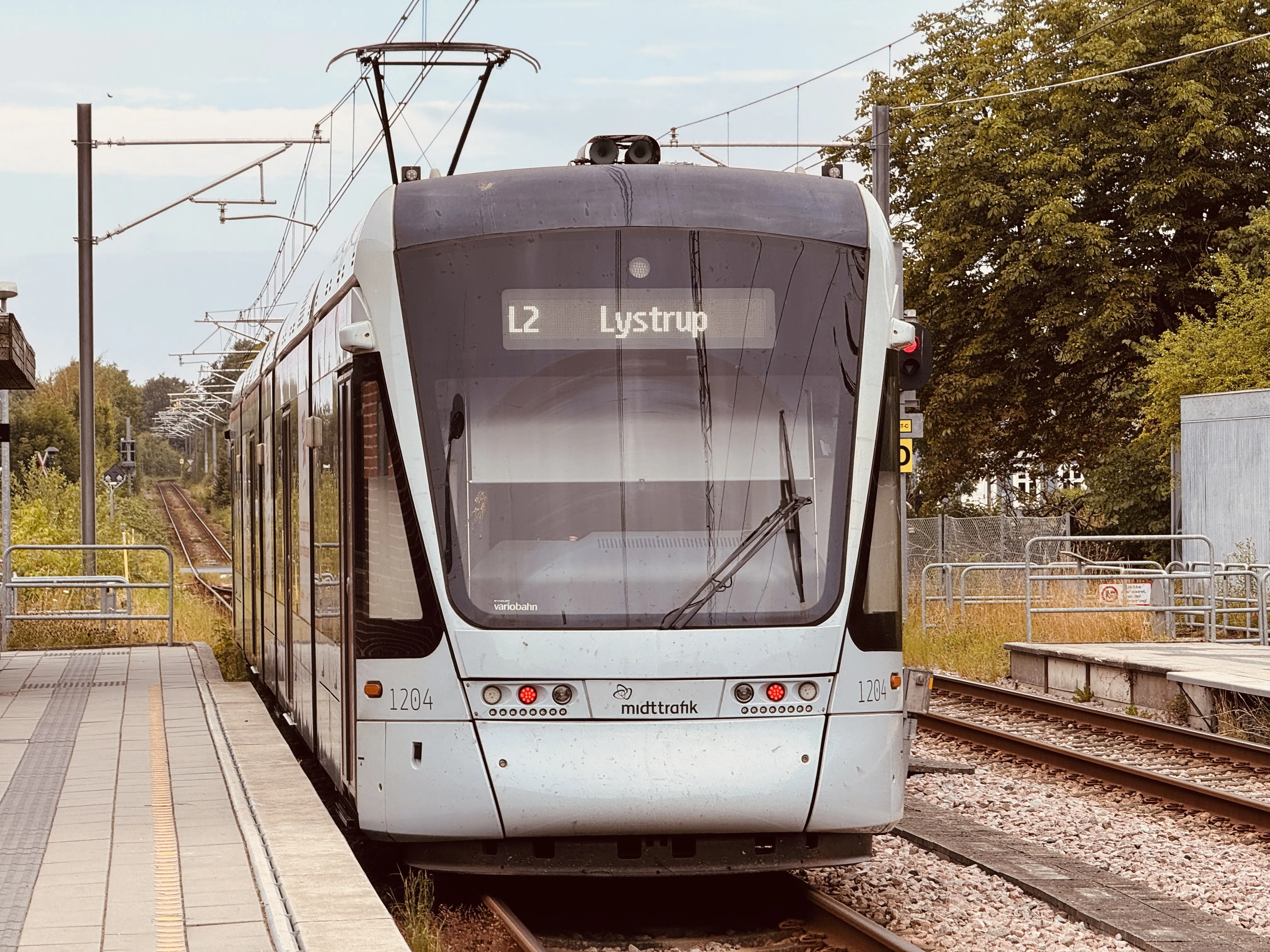 Billede af Aarhus Letbane togsæt 1104 fotograferet ud for Mårslet Letbanestation.