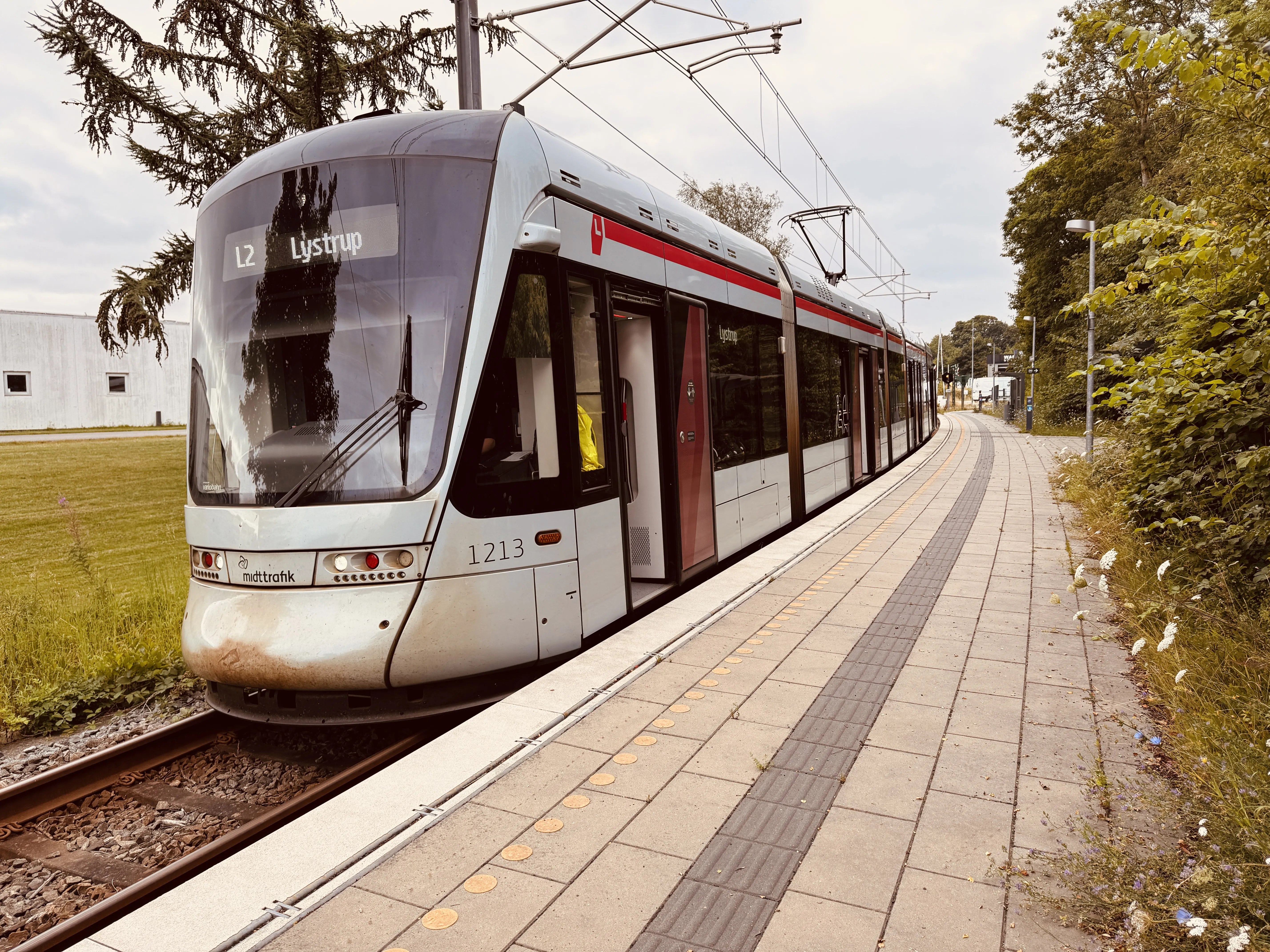Billede af Aarhus Letbane togsæt 1113 fotograferet ud for Gunnar Clausensvej Letbanestation.