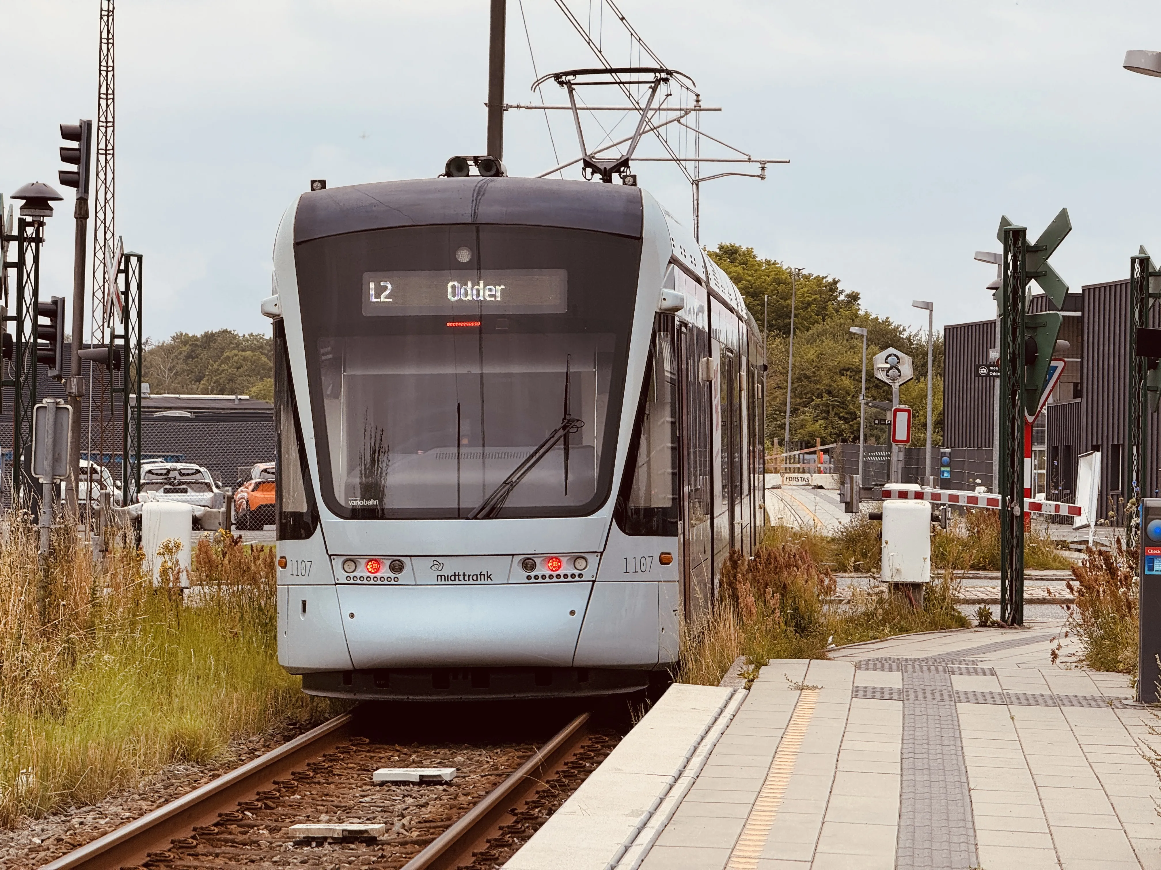 Billede af Aarhus Letbane togsæt 1107 fotograferet ud for Øllegårdsvej Letbanestation.