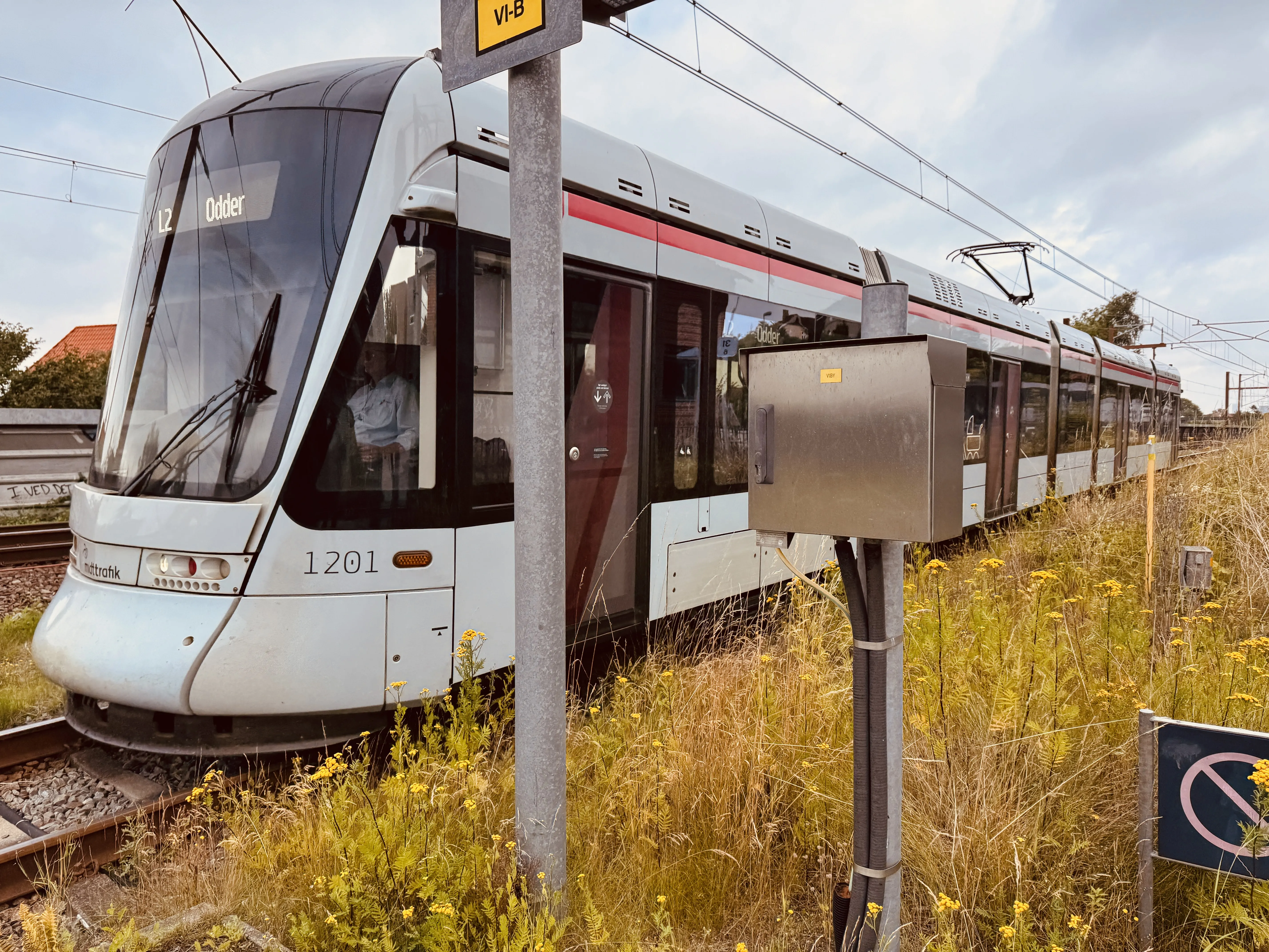 Billede af Aarhus Letbane togsæt 1101 fotograferet ud for Viby Jylland Letbanestation. Billede af Aarhus Letbane togsæt 1101 fotograferet ud for Viby Jylland Letbanestation.