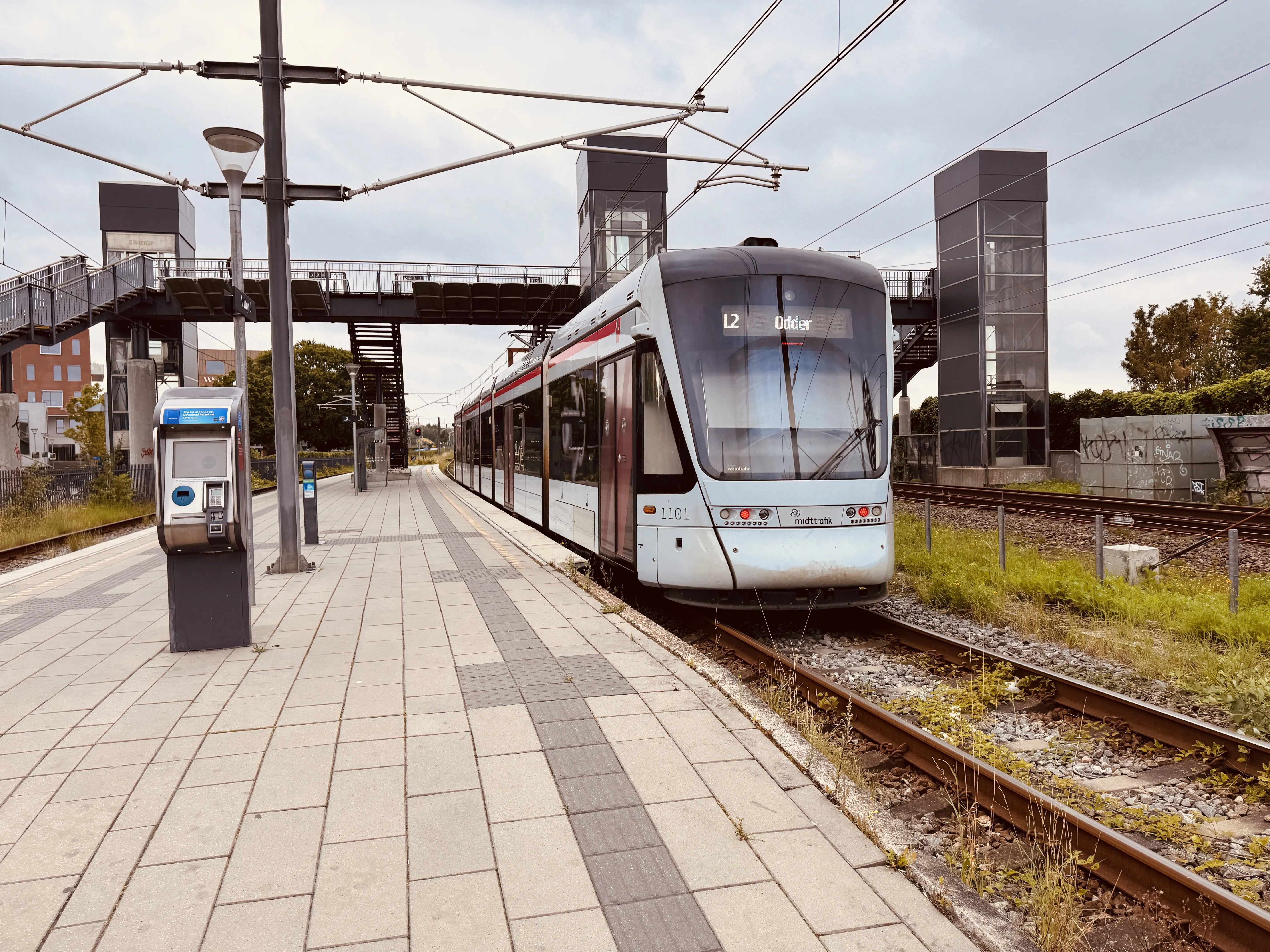 Billede af Aarhus Letbane togsæt 1101 fotograferet ud for Viby Jylland Letbanestation. Billede af Aarhus Letbane togsæt 1101 fotograferet ud for Viby Jylland Letbanestation.
