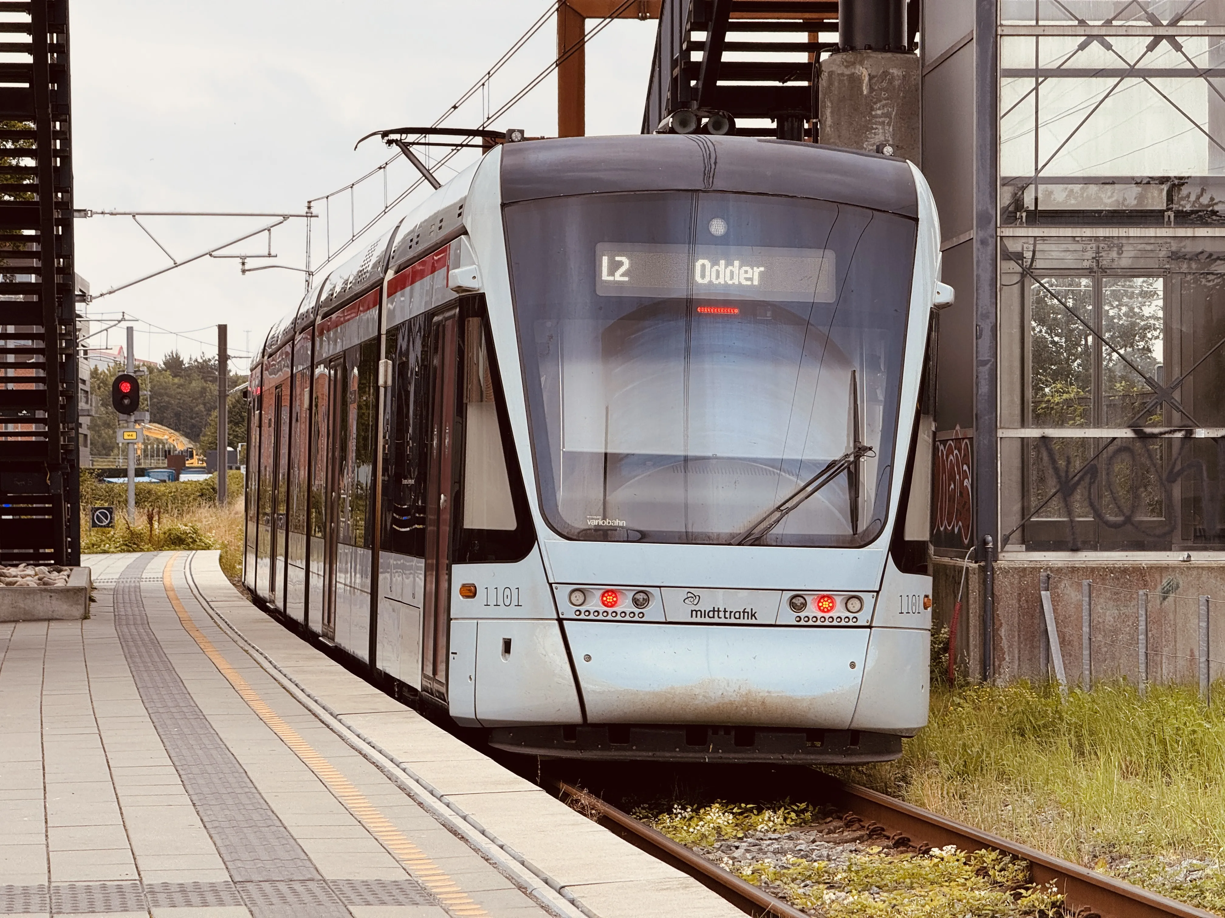 Billede af Aarhus Letbane togsæt 1101 fotograferet ud for Viby Jylland Letbanestation. Billede af Aarhus Letbane togsæt 1101 fotograferet ud for Viby Jylland Letbanestation.