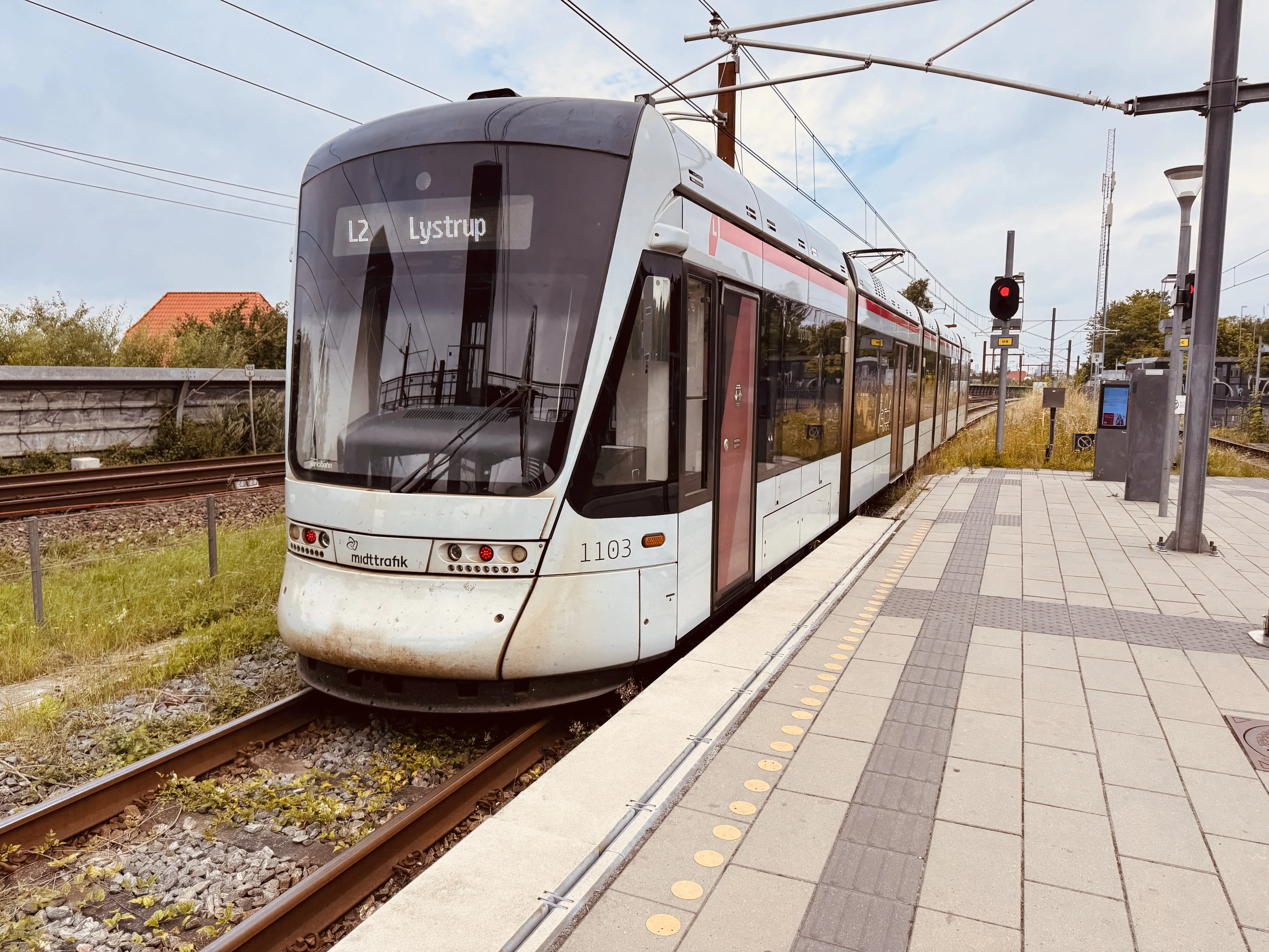 Billede af Aarhus Letbane togsæt 1103 fotograferet ud for Viby Jylland Letbanestation. Billede af Aarhus Letbane togsæt 1103 fotograferet ud for Viby Jylland Letbanestation.