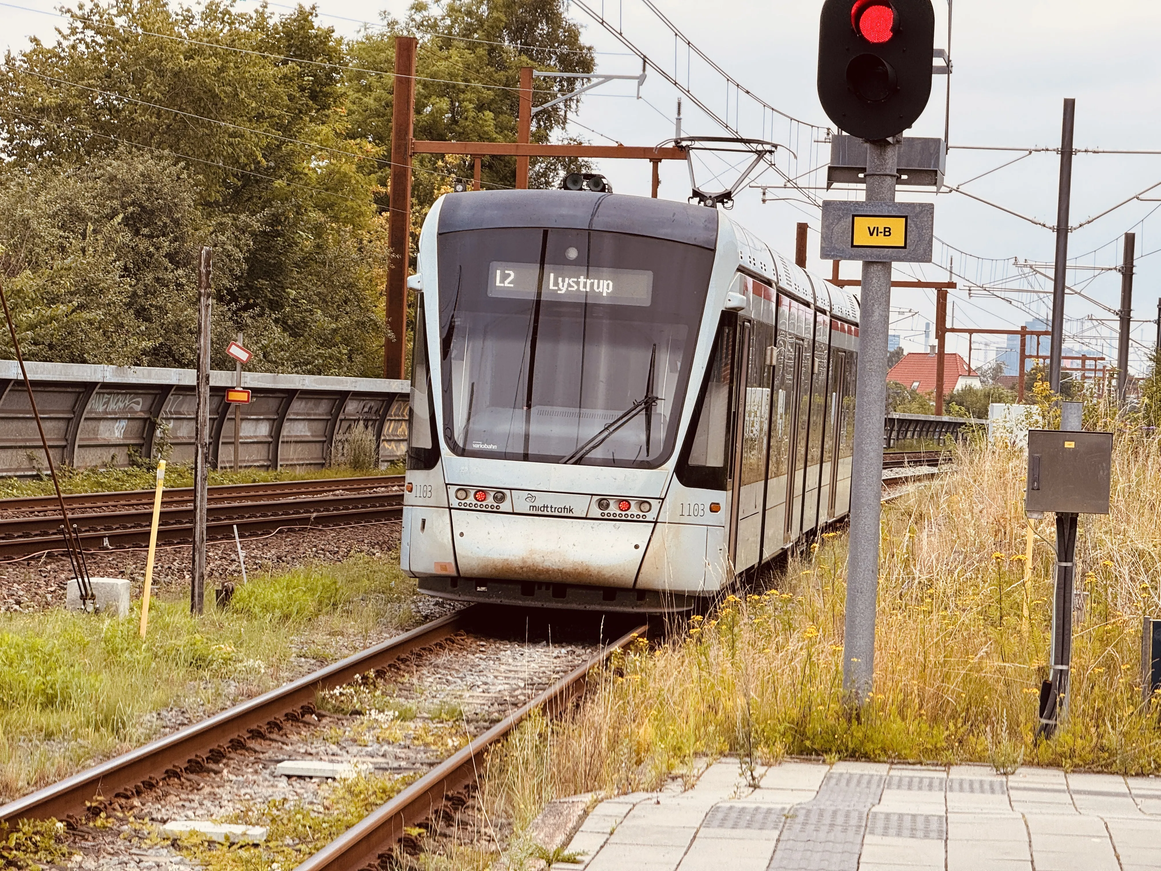 Billede af Aarhus Letbane togsæt 1103 fotograferet ud for Viby Jylland Letbanestation. Billede af Aarhus Letbane togsæt 1103 fotograferet ud for Viby Jylland Letbanestation.