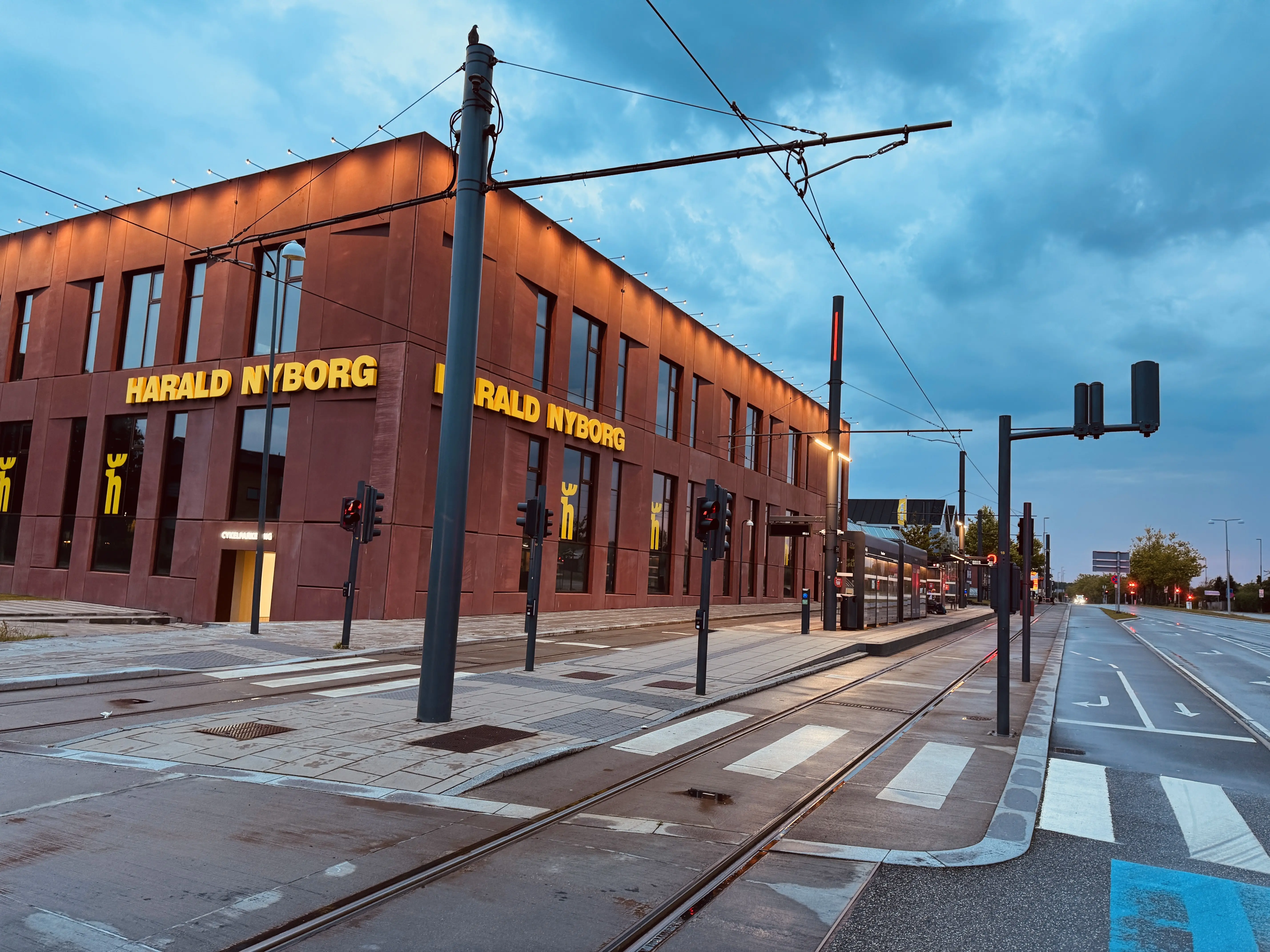 Billede af Tarup Center Letbanestation.