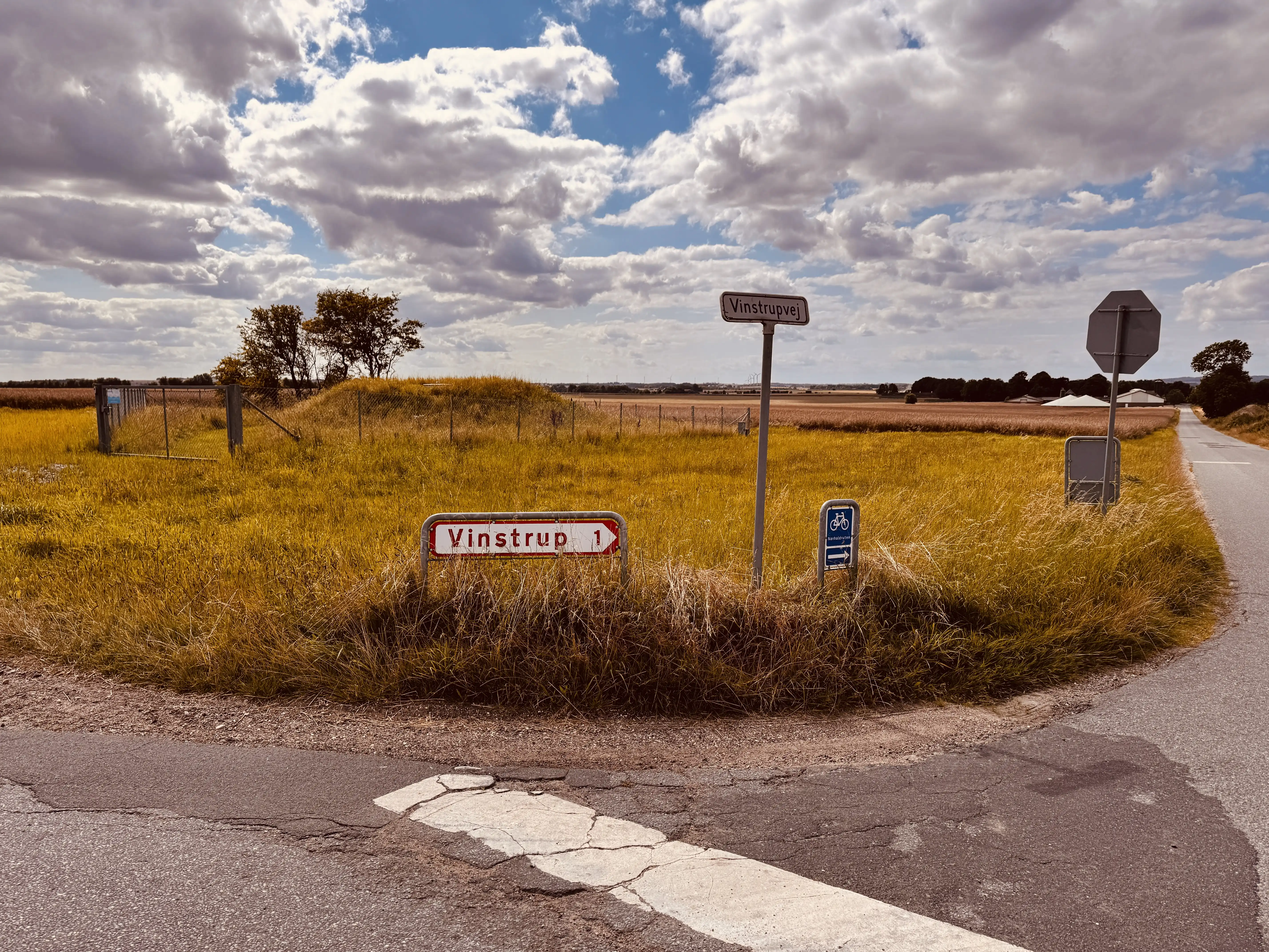 Billede af Vinstrupvejen Trinbræt - Trinbræt er nedrevet, men Vinstrupvejen Trinbræt har ligget her. Billede af Vinstrupvejen Trinbræt - Trinbræt er nedrevet, men Vinstrupvejen Trinbræt har ligget her.