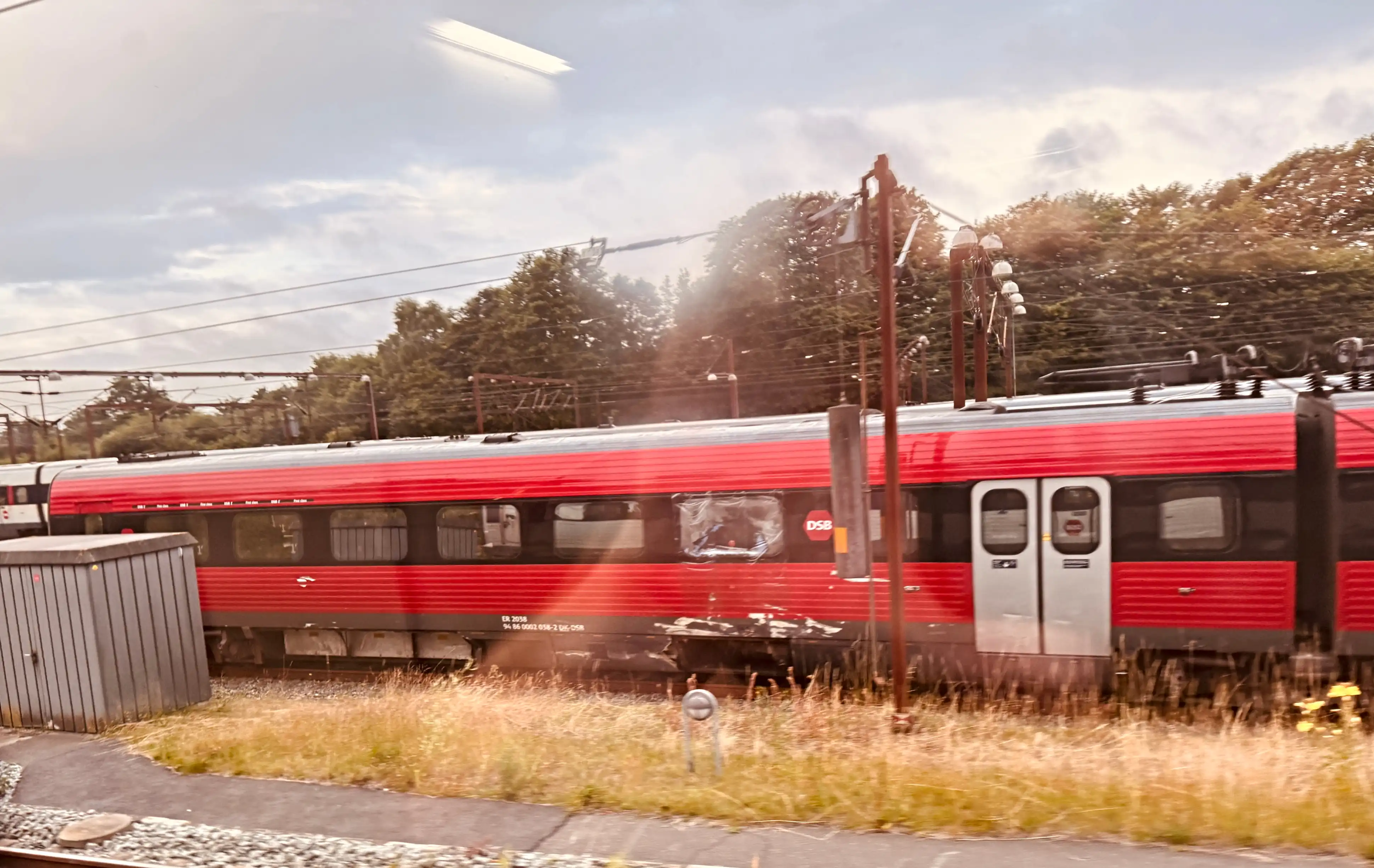 Billede af DSB ER 2038 fotograferet ud for Fredericia Station efter DSB ER 2038 havde ramt en varebil ved jernbaneoverskæring ved Kådnervej, Kliplev i Sønderjylland.
