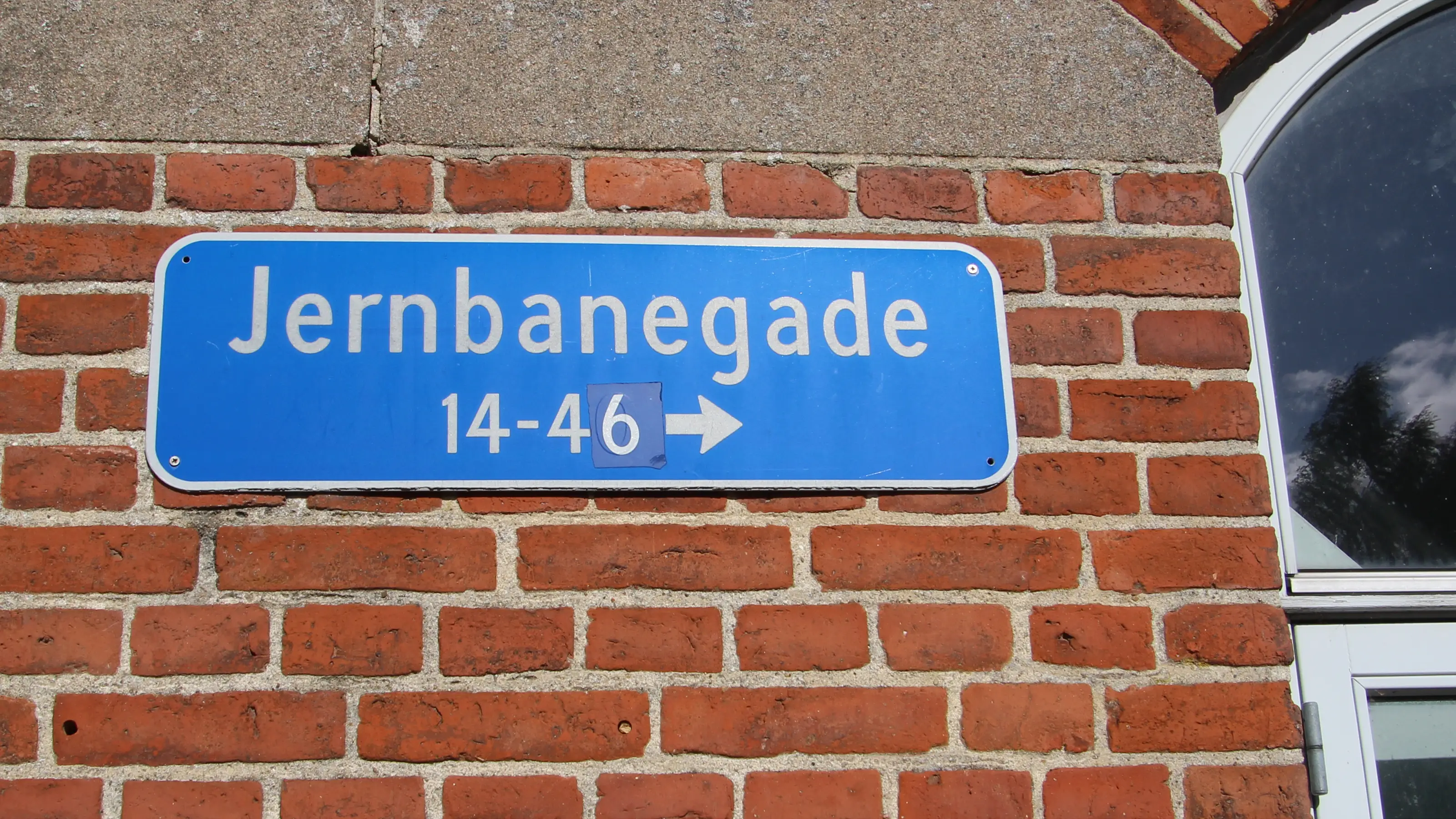 Billede af Kjellerup Station - Vejskilt på Kjellerup forhenværende station.