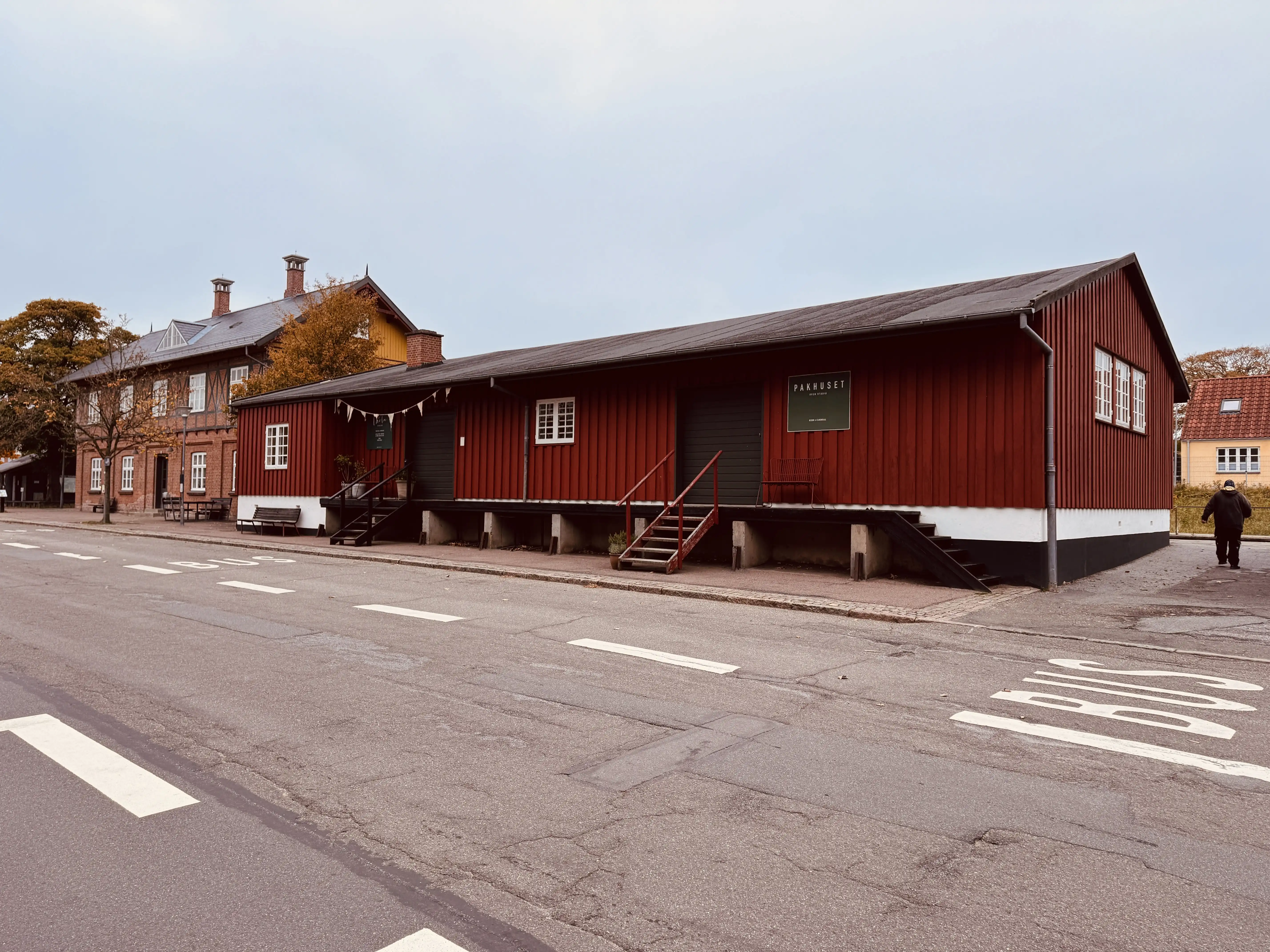 Billede af Ry Stations varehus.