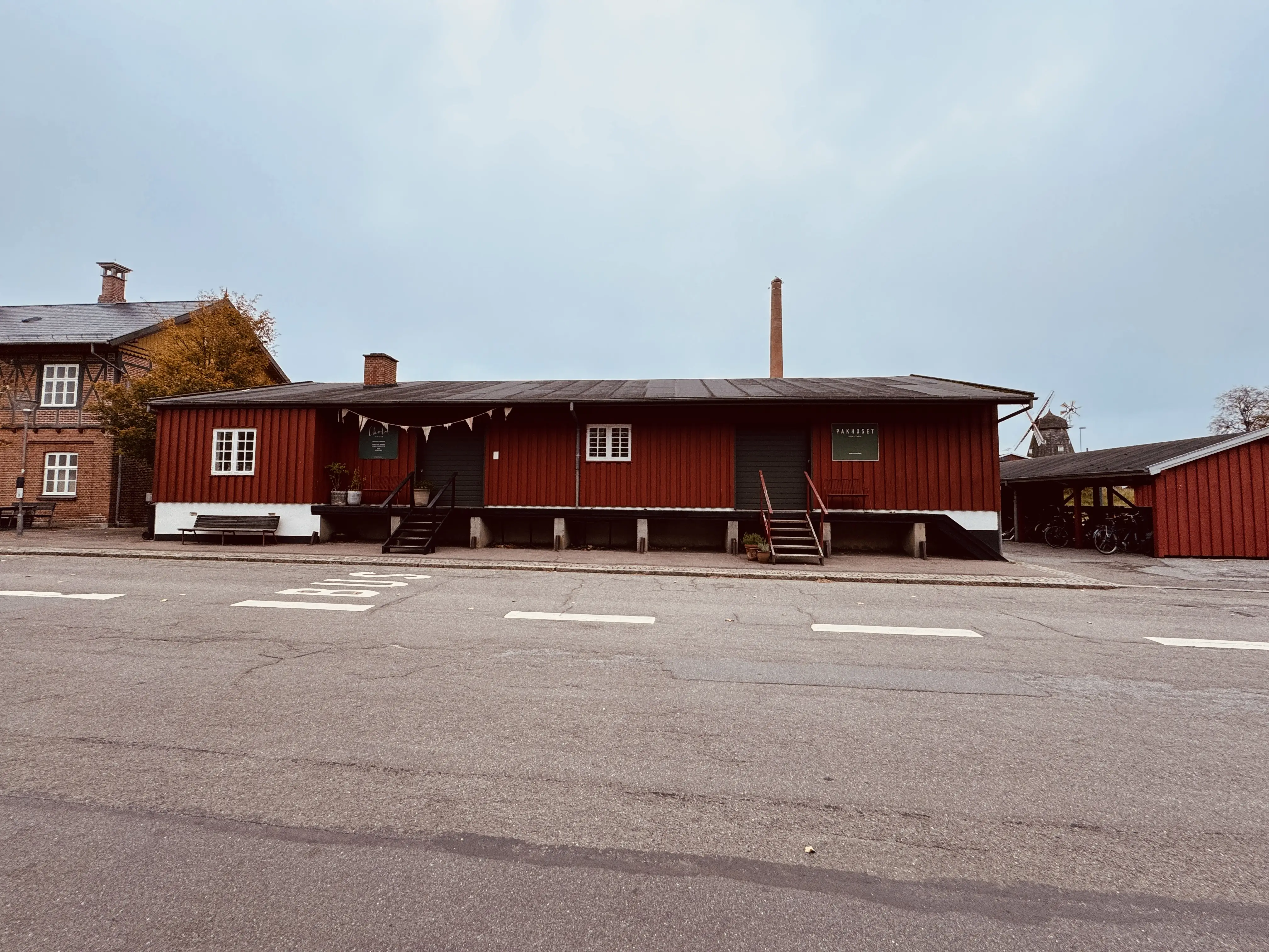 Billede af Ry Stations varehus.