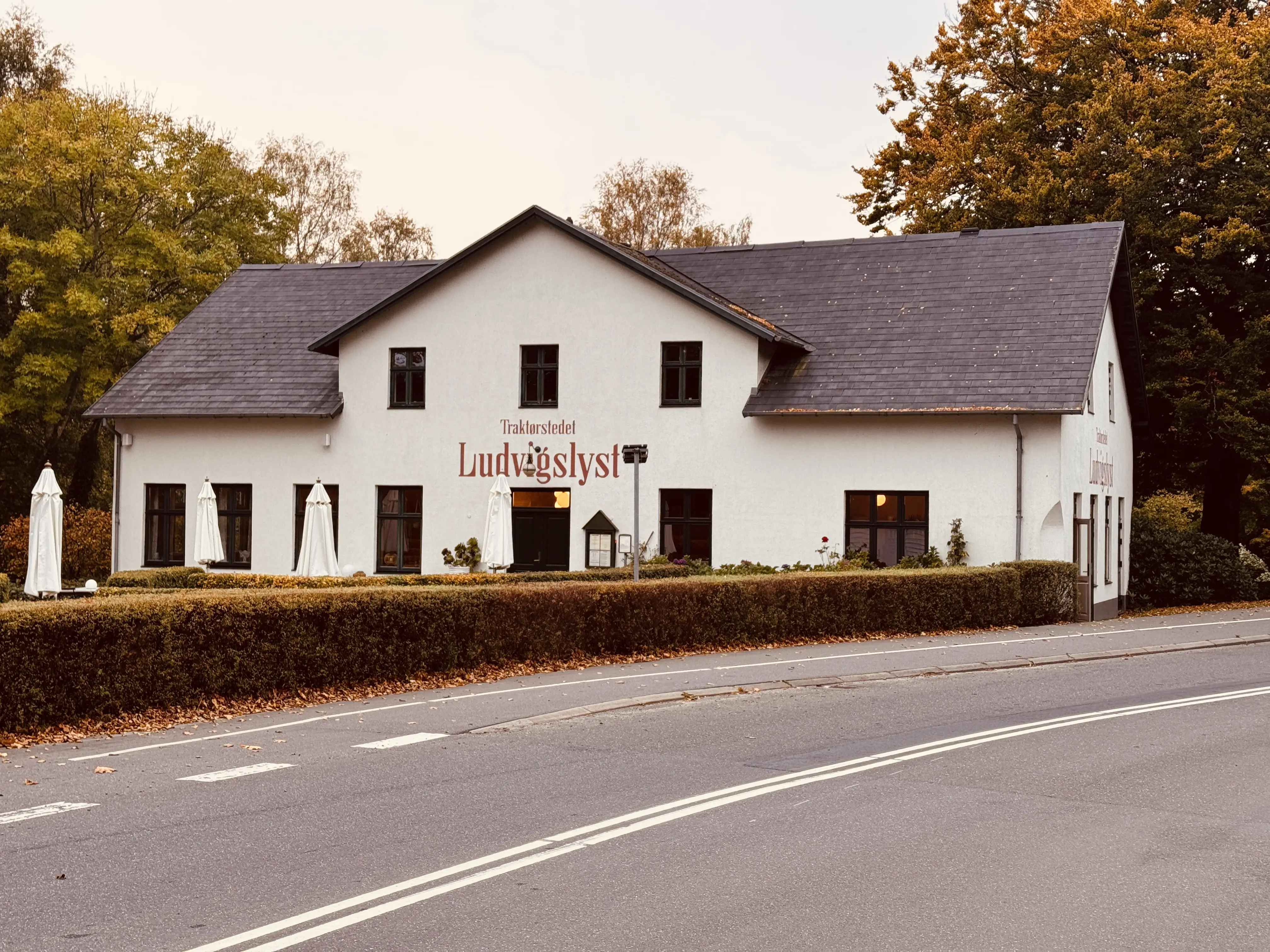 Billede af Gjæstgiveri Ludvigslyst som lå ved Svejbæk Holdeplads. Billede af Gjæstgiveri Ludvigslyst som lå ved Svejbæk Holdeplads.
