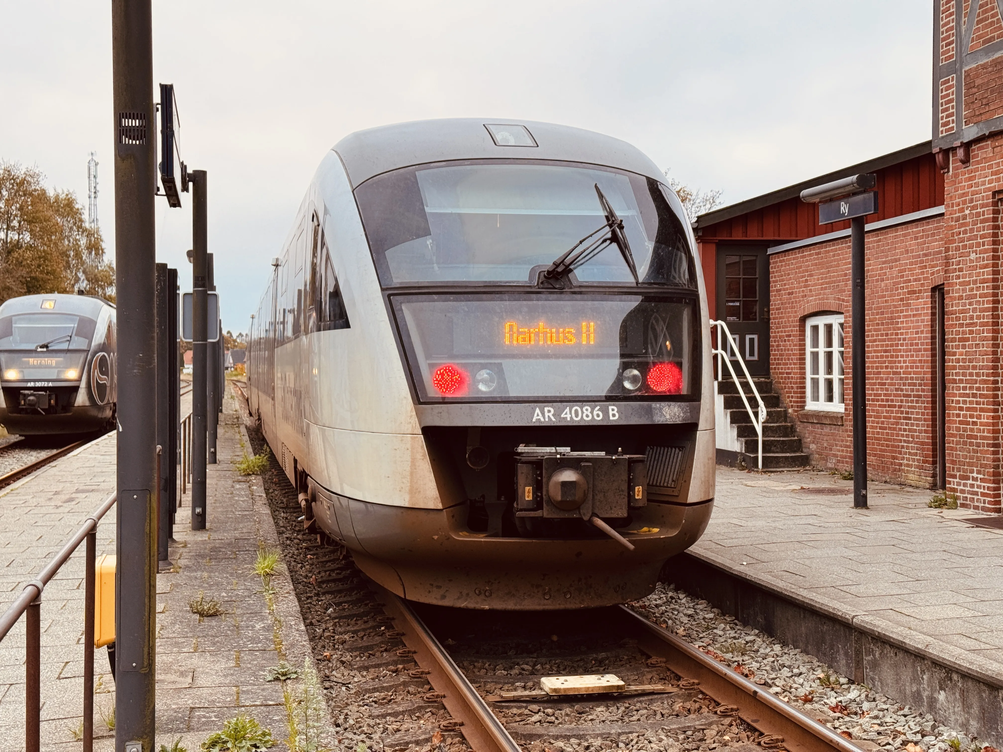 Billede af GoCollective AR 4086, tidligere DSB MQ 4126-4926 fotograferet ud for Ry Station.