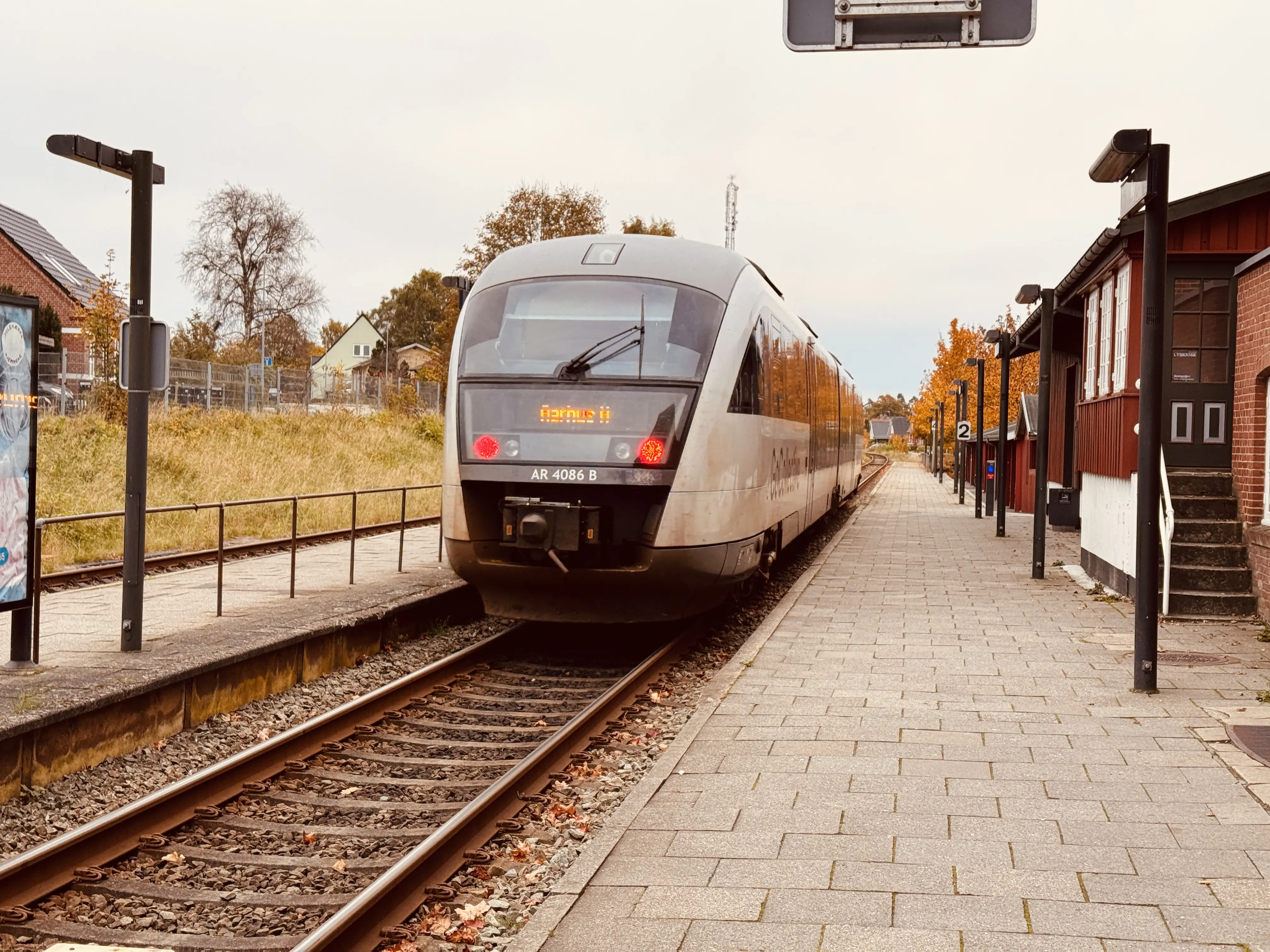 Billede af GoCollective AR 4086, tidligere DSB MQ 4126-4926 fotograferet ud for Ry Station. Billede af GoCollective AR 4086, tidligere DSB MQ 4126-4926 fotograferet ud for Ry Station.