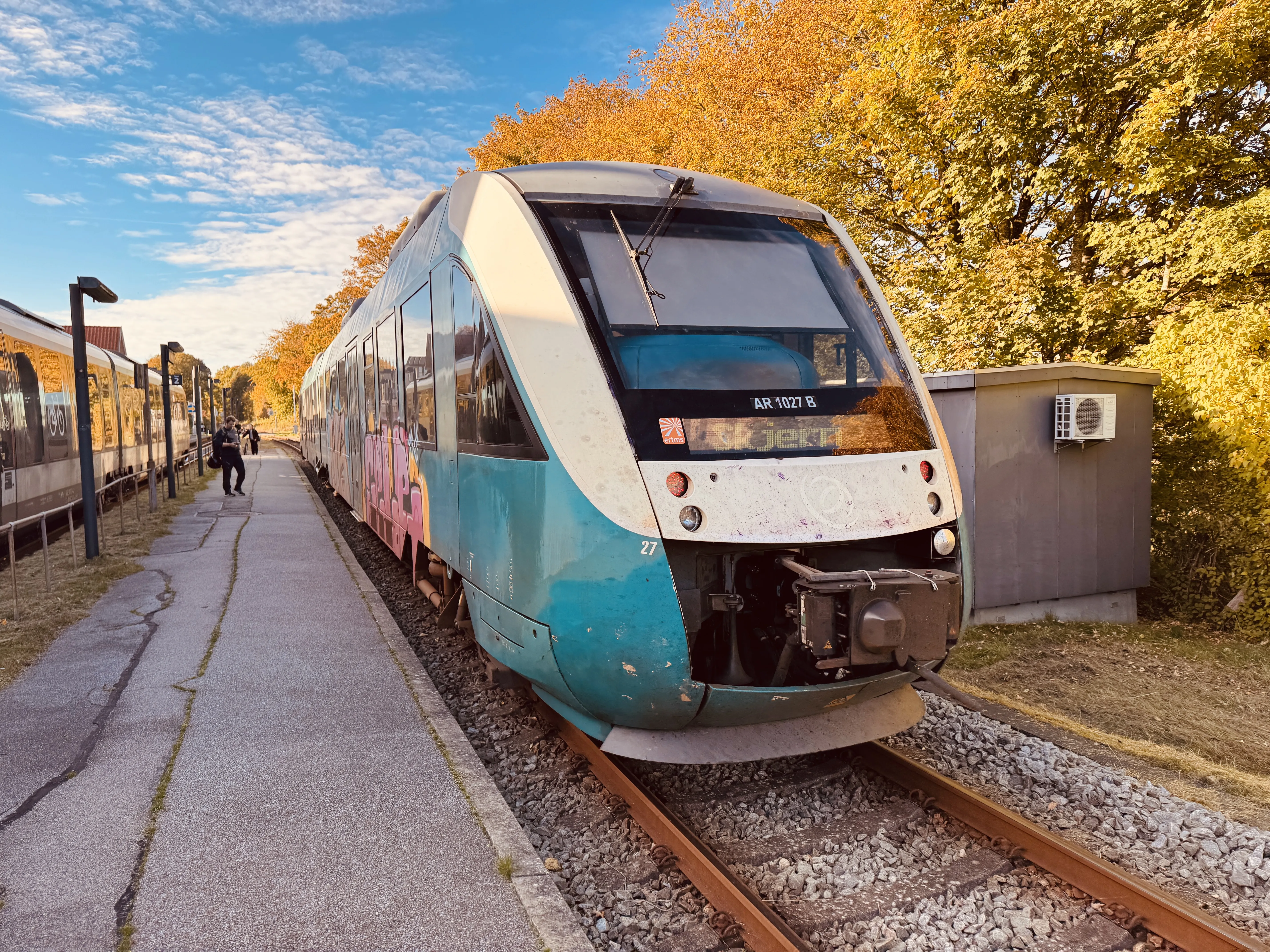 Billede af GoCollective AR 1027, tidligere ARRIVA AR 1027 fotograferet ud for Ikast Station.