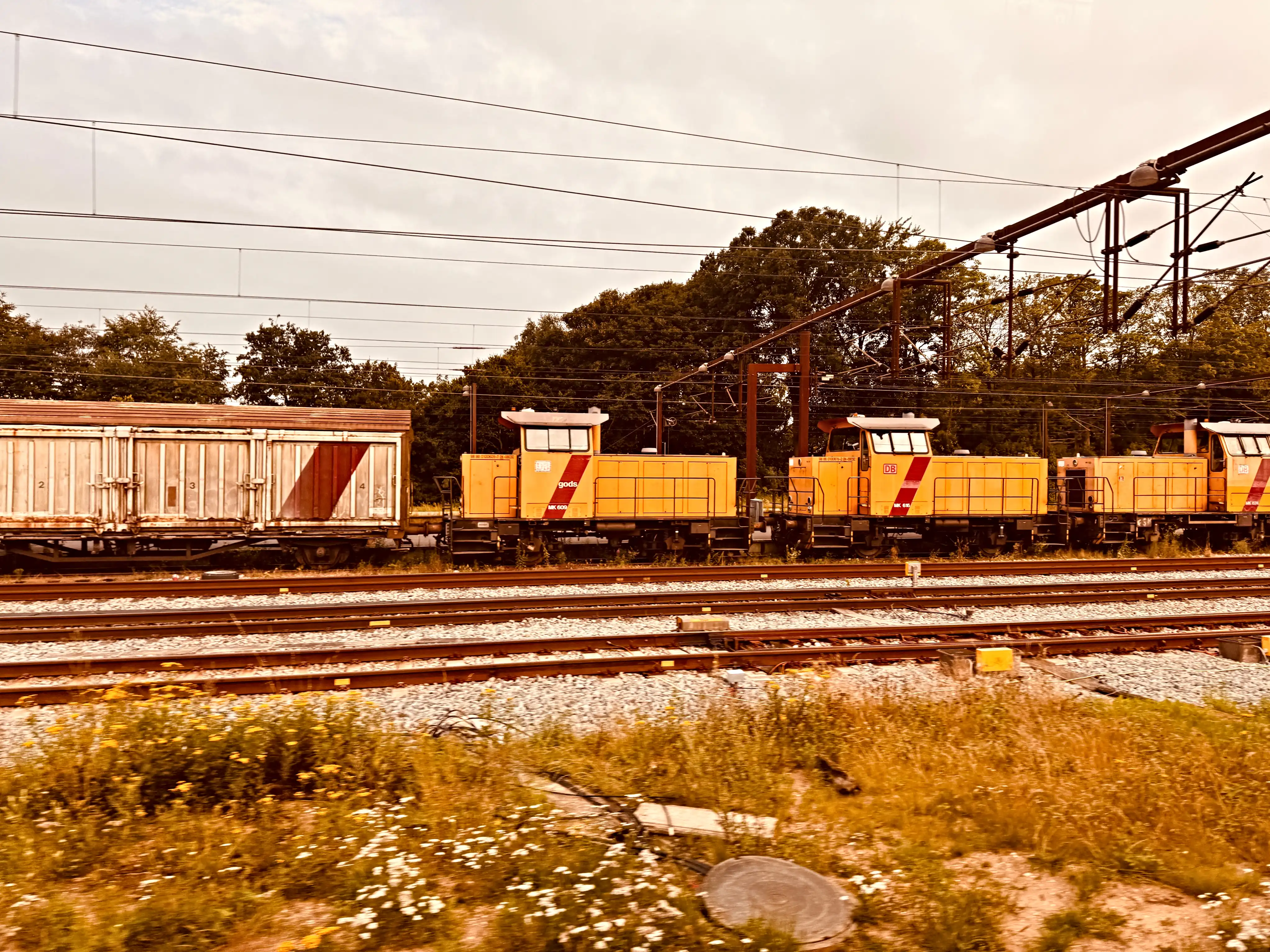 Billede af DBCSC MK 609, tidligere DSB MK 609 fotograferet ud for Fredericia Station.