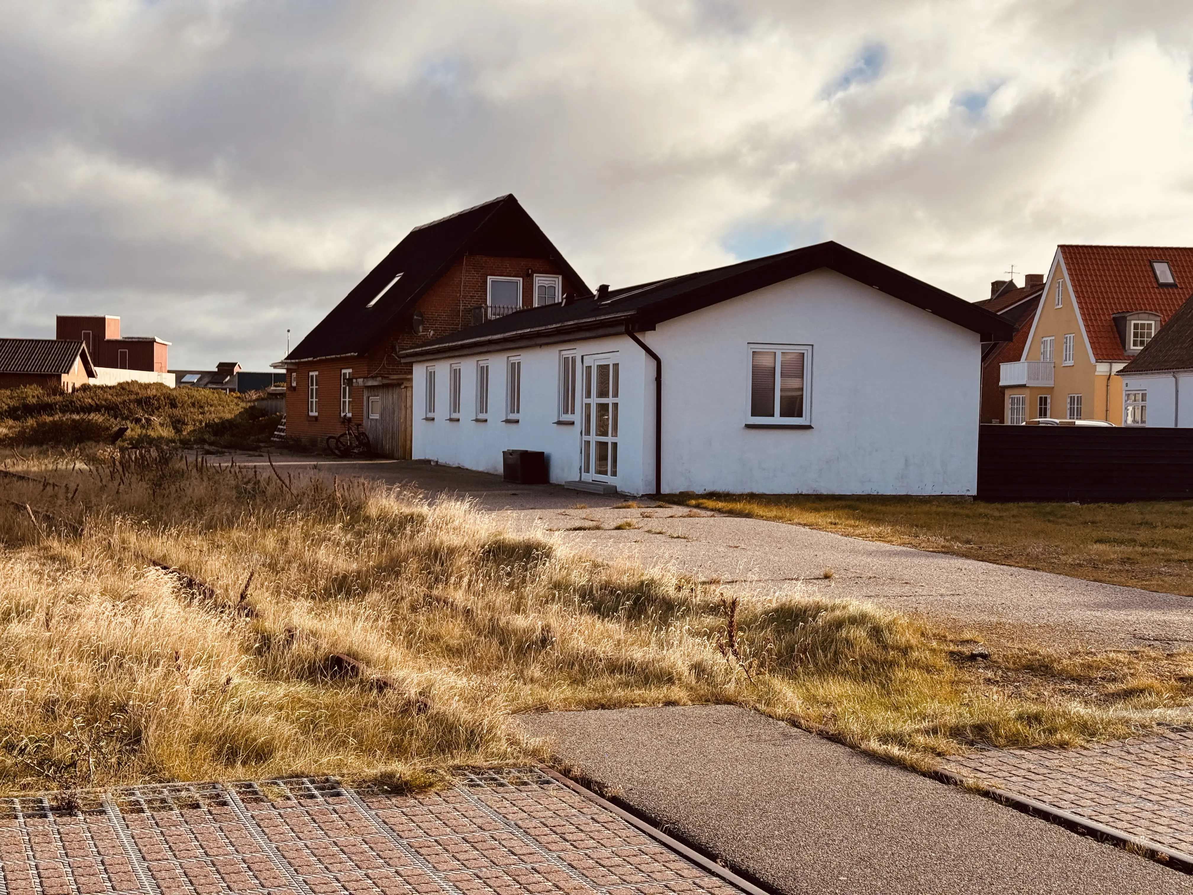 Billede af Thyborøn Havn Station - den gamle ekspeditionsbygning, dog meget ombygget. Billede af Thyborøn Havn Station - den gamle ekspeditionsbygning, dog meget ombygget.