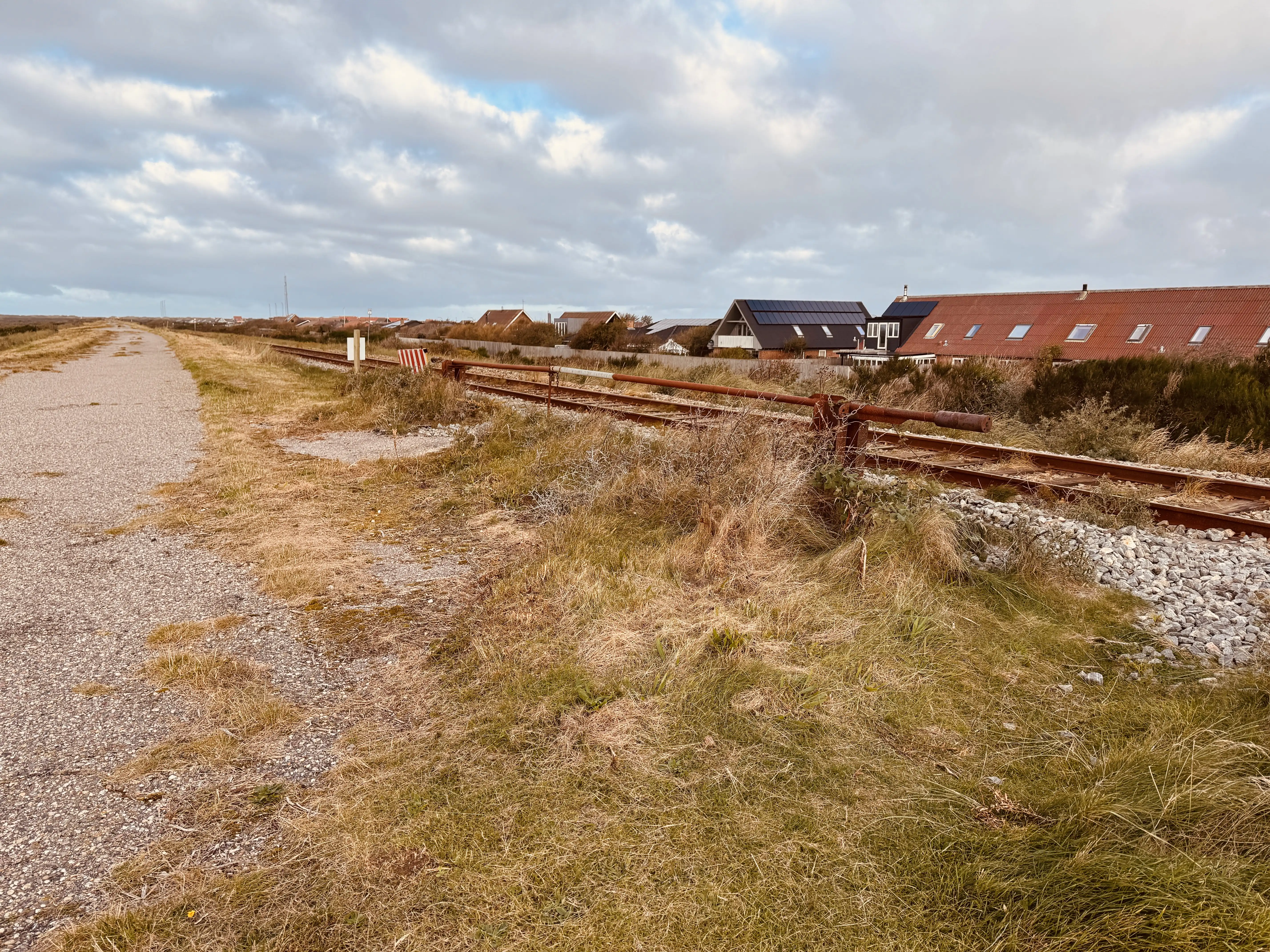 Billede af Thyborøn Færge Trinbræt - Trinbræt er nedrevet, men Thyborøn Færge Trinbræt har ligget her. Billede af Thyborøn Færge Trinbræt - Trinbræt er nedrevet, men Thyborøn Færge Trinbræt har ligget her.