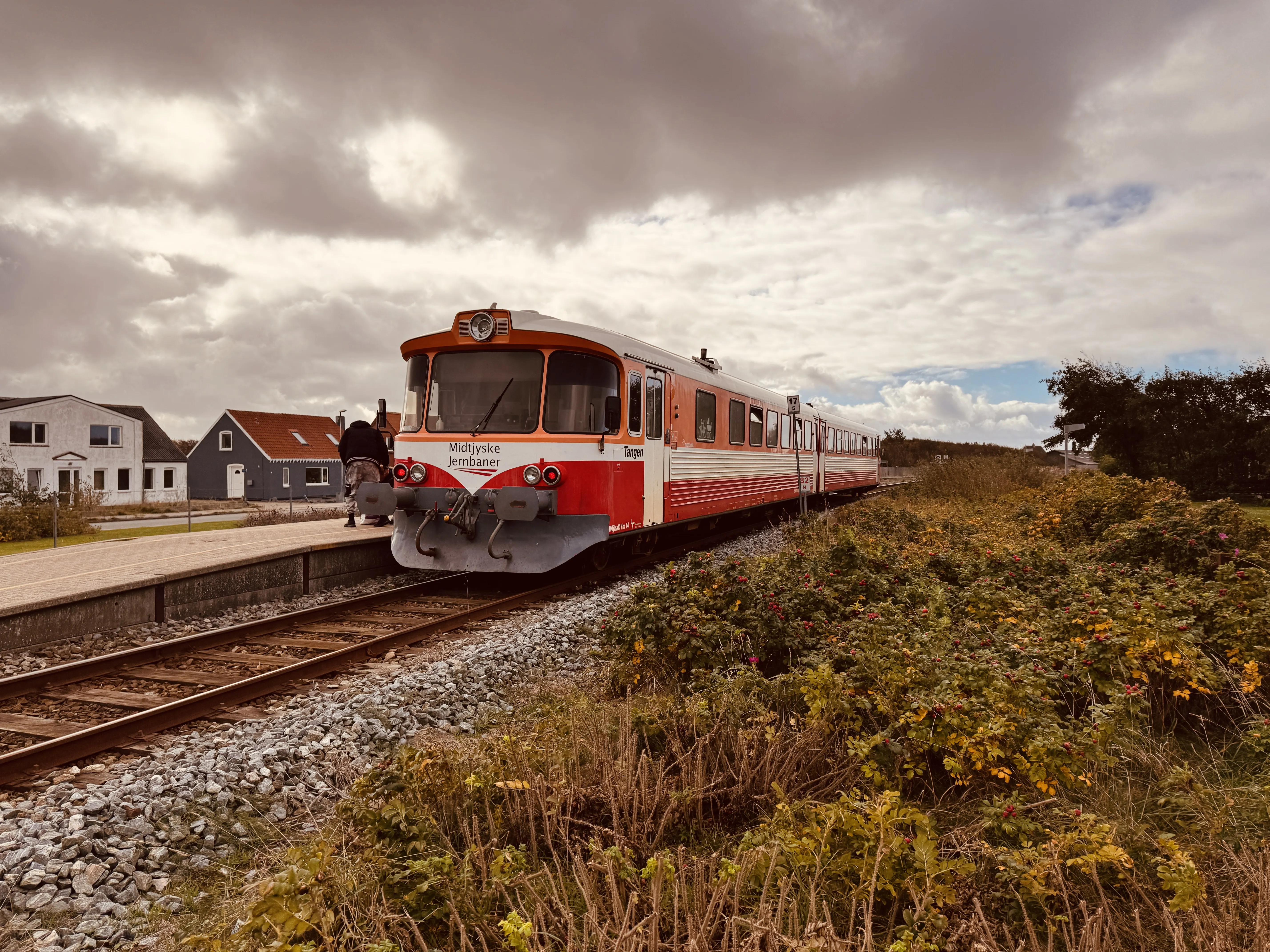 Billede af MjbaD YM 14, tidligere VLTJ YM 14 fotograferet ud for Harboøre Trinbræt. Billede af MjbaD YM 14, tidligere VLTJ YM 14 fotograferet ud for Harboøre Trinbræt.