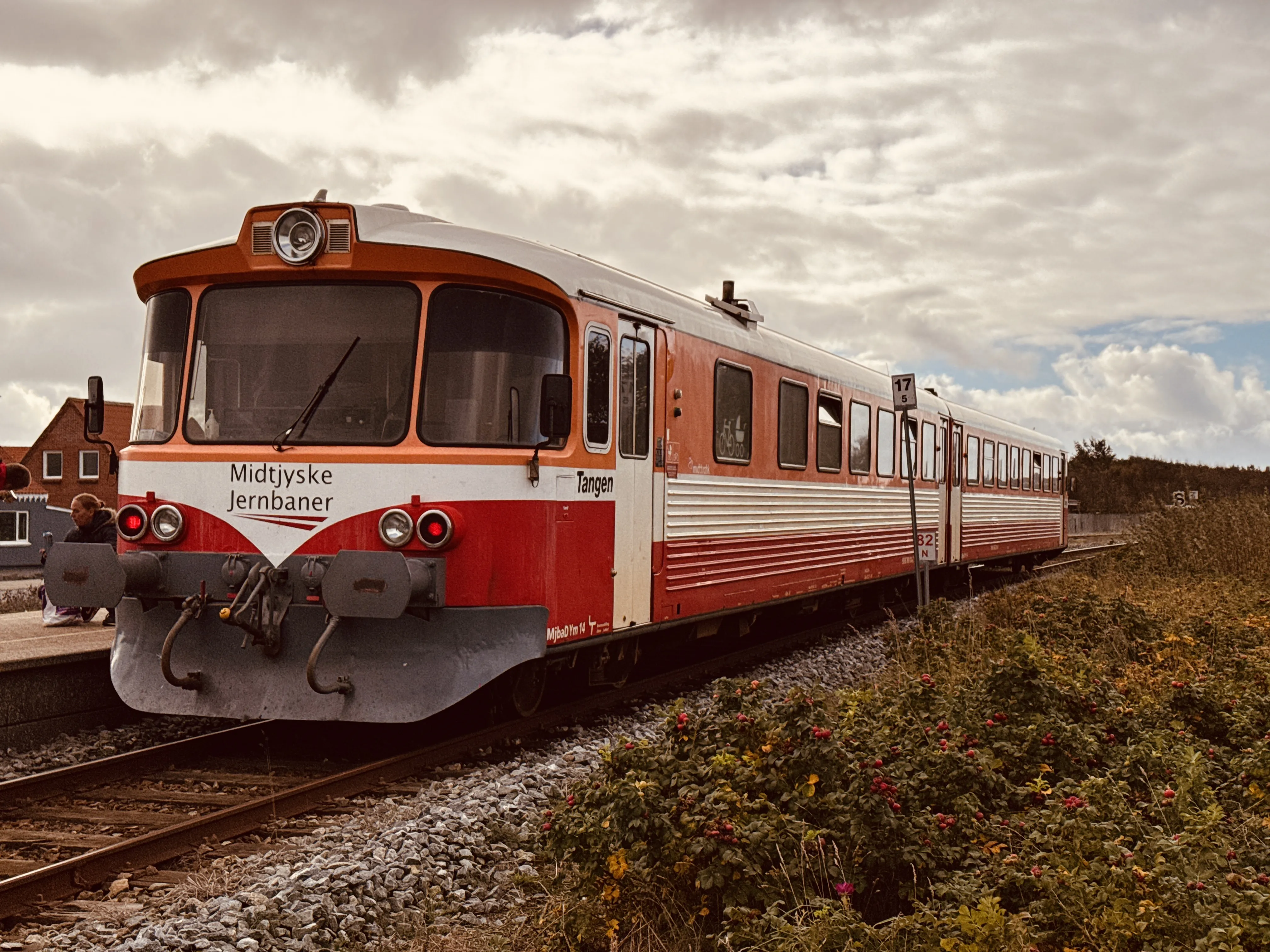 Billede af MjbaD YM 14, tidligere VLTJ YM 14 fotograferet ud for Harboøre Trinbræt. Billede af MjbaD YM 14, tidligere VLTJ YM 14 fotograferet ud for Harboøre Trinbræt.