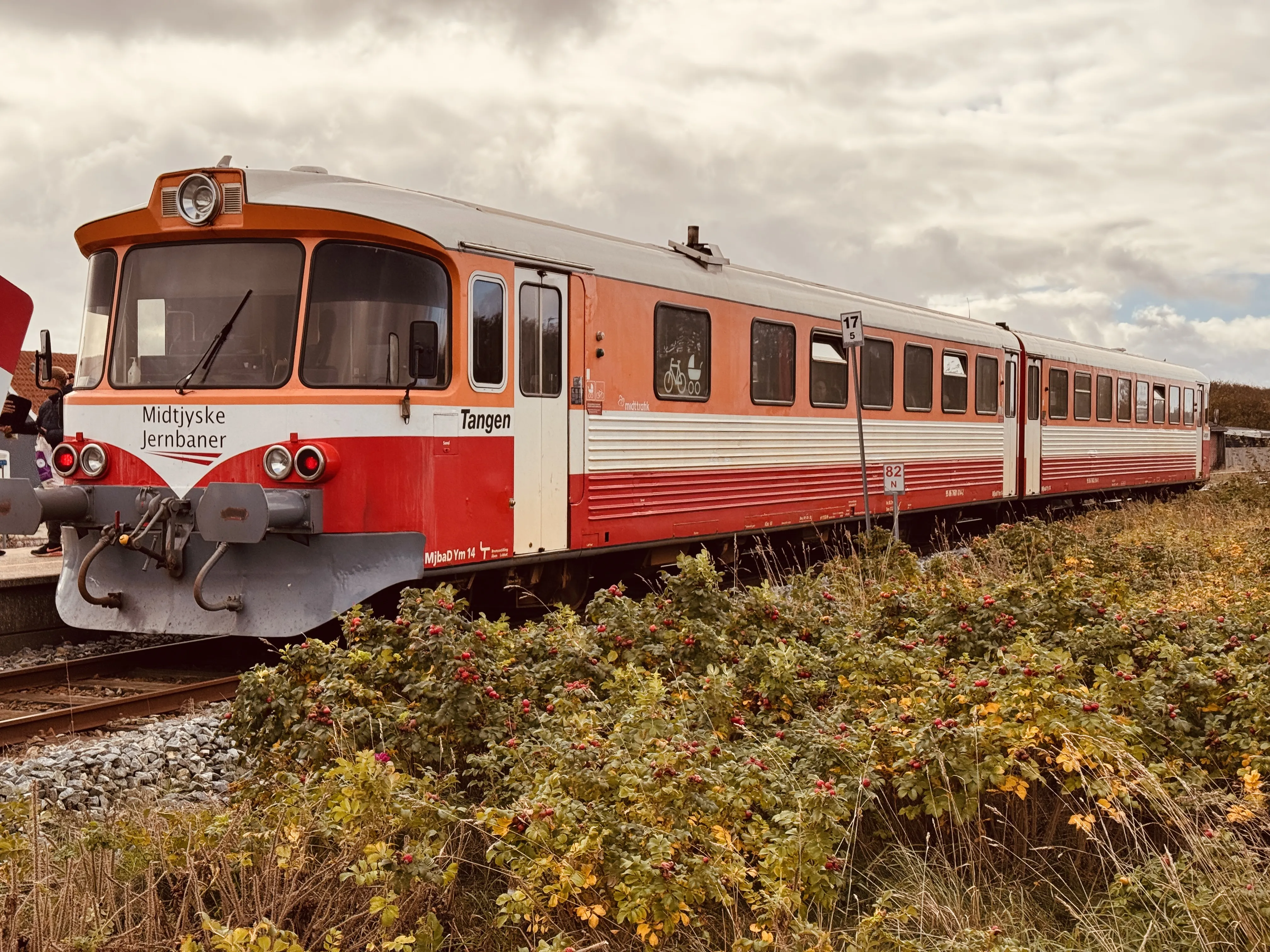 Billede af MjbaD YM 14, tidligere VLTJ YM 14 fotograferet ud for Harboøre Trinbræt. Billede af MjbaD YM 14, tidligere VLTJ YM 14 fotograferet ud for Harboøre Trinbræt.