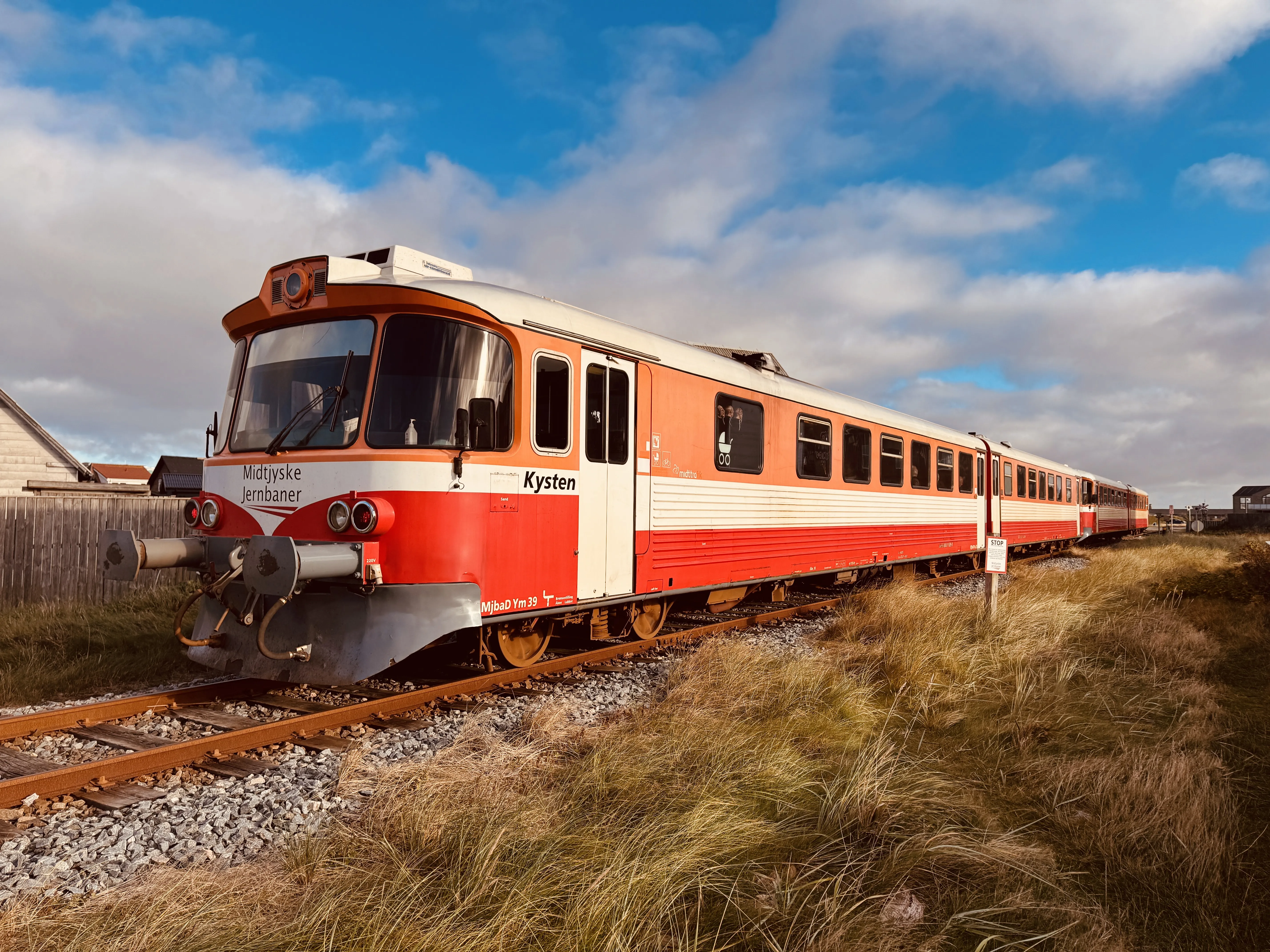 Billede af MjbaD YM 39, tidligere OHJ-HTJ YM 57 fotograferet ud for Thyborøn Havn Trinbræt. Billede af MjbaD YM 39, tidligere OHJ-HTJ YM 57 fotograferet ud for Thyborøn Havn Trinbræt.