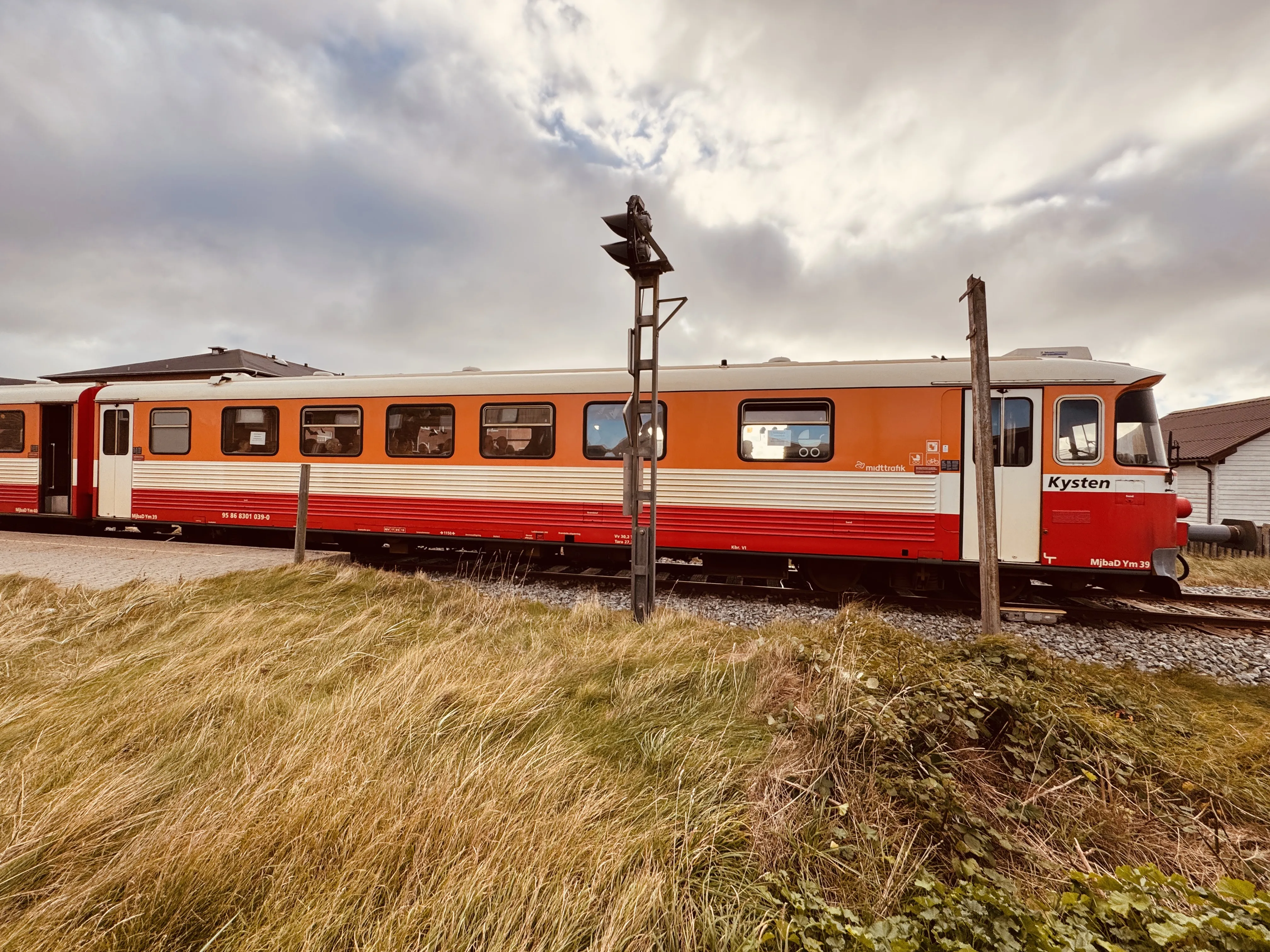 Billede af MjbaD YM 39, tidligere OHJ-HTJ YM 57 fotograferet ud for Thyborøn Havn Trinbræt. Billede af MjbaD YM 39, tidligere OHJ-HTJ YM 57 fotograferet ud for Thyborøn Havn Trinbræt.