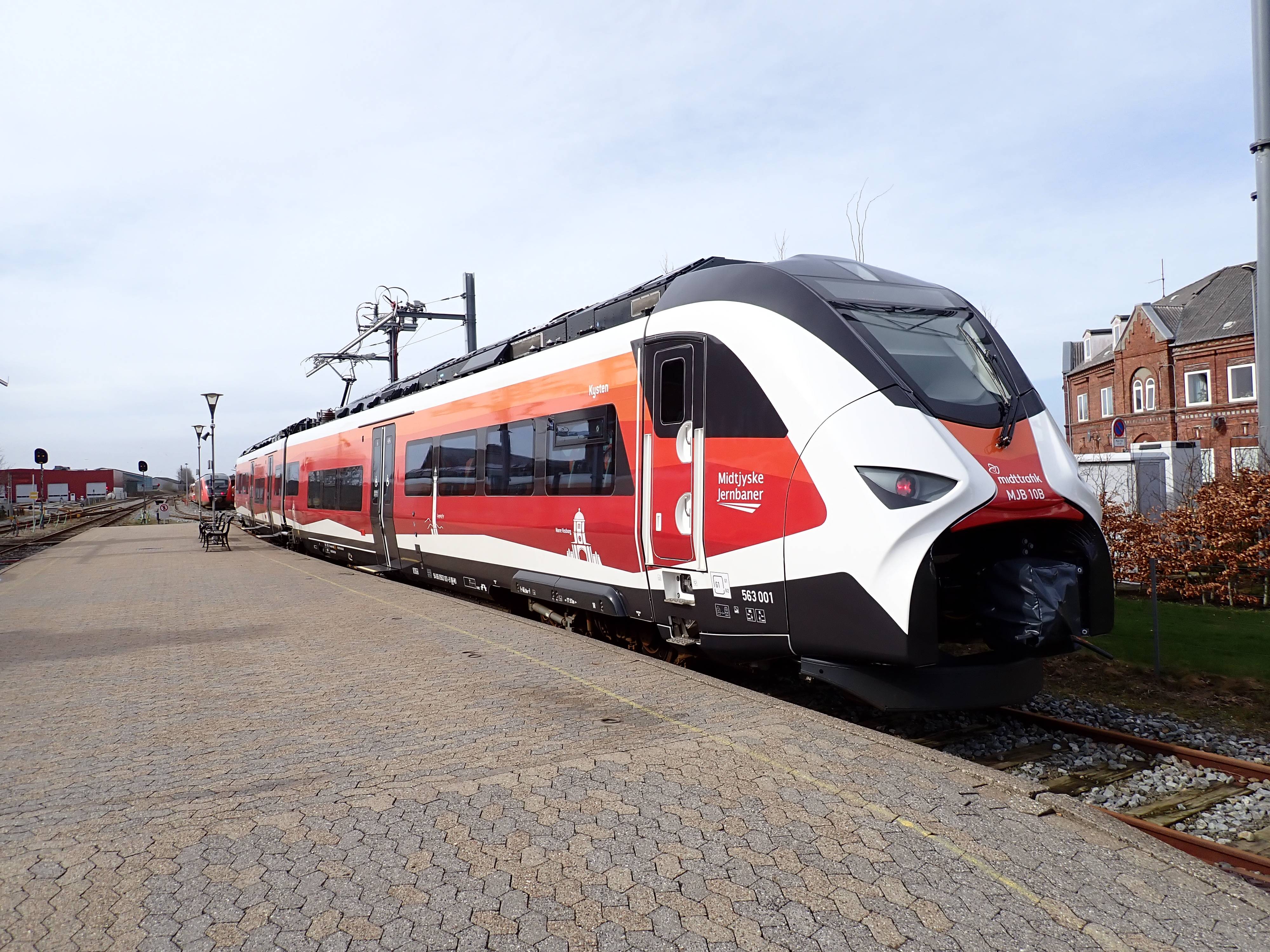 Billede af MJB 10 fotograferet ud for Lemvig Station.