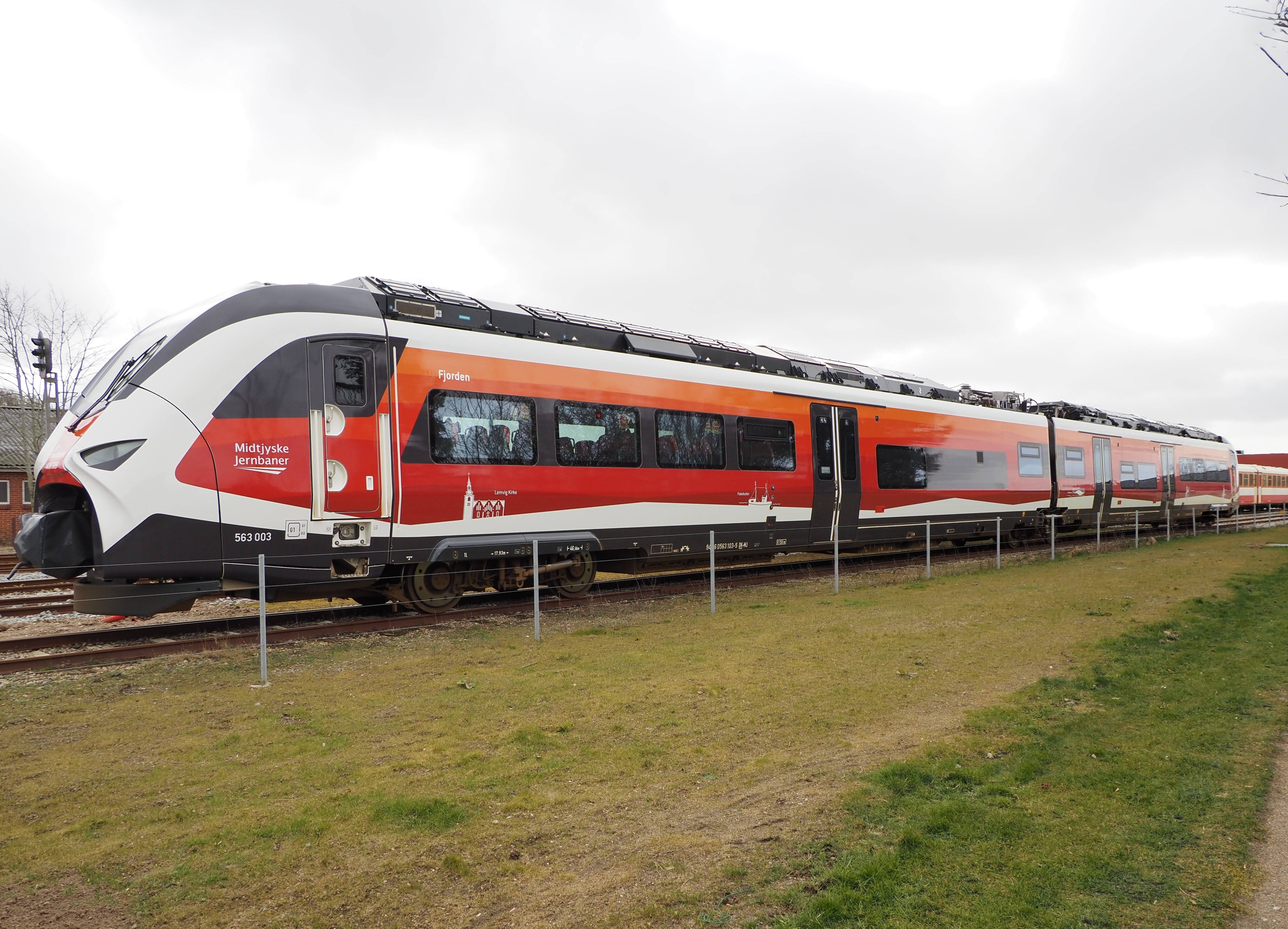 Billede af MJB 30 fotograferet ud for Lemvig Station.