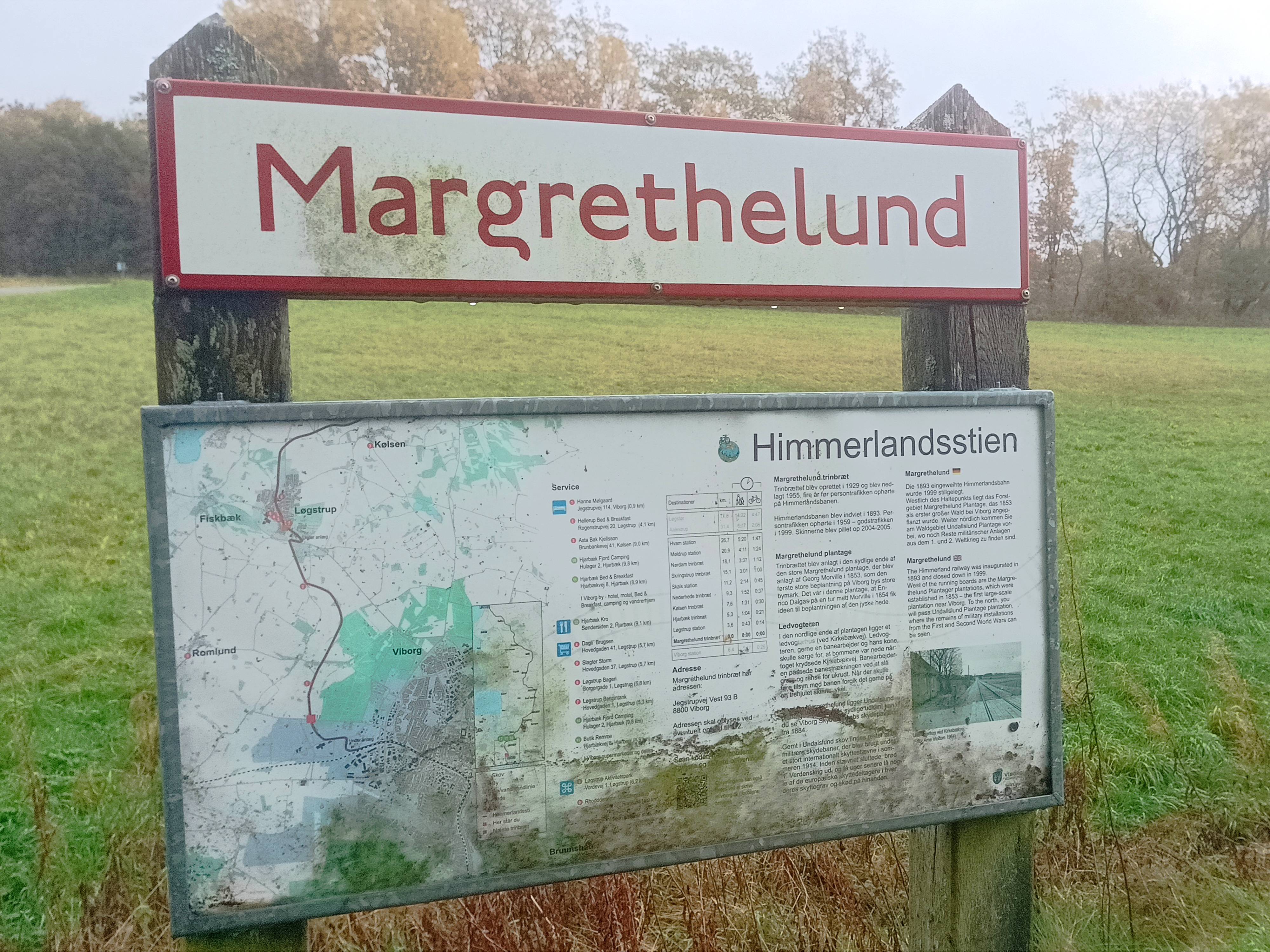 Billede af mindetavlen ved det tidligere Margrethelund Trinbræt.