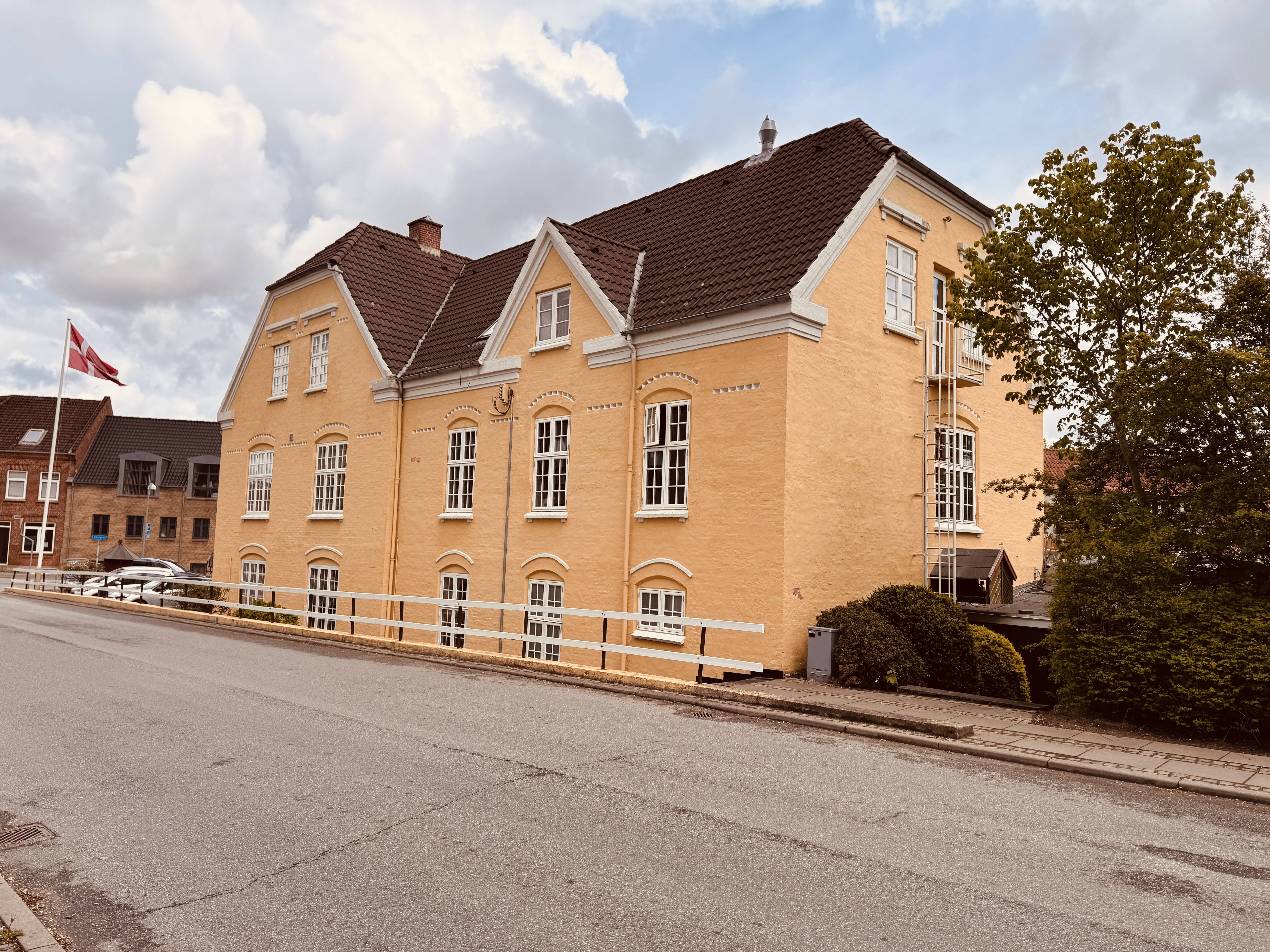 Billede af den berømte gourmetkro: Højslev Kro, som blev anlagt i 1869 ca. 5 år efter Højslev fik station- ingen stationsby uden kro ved stationen.